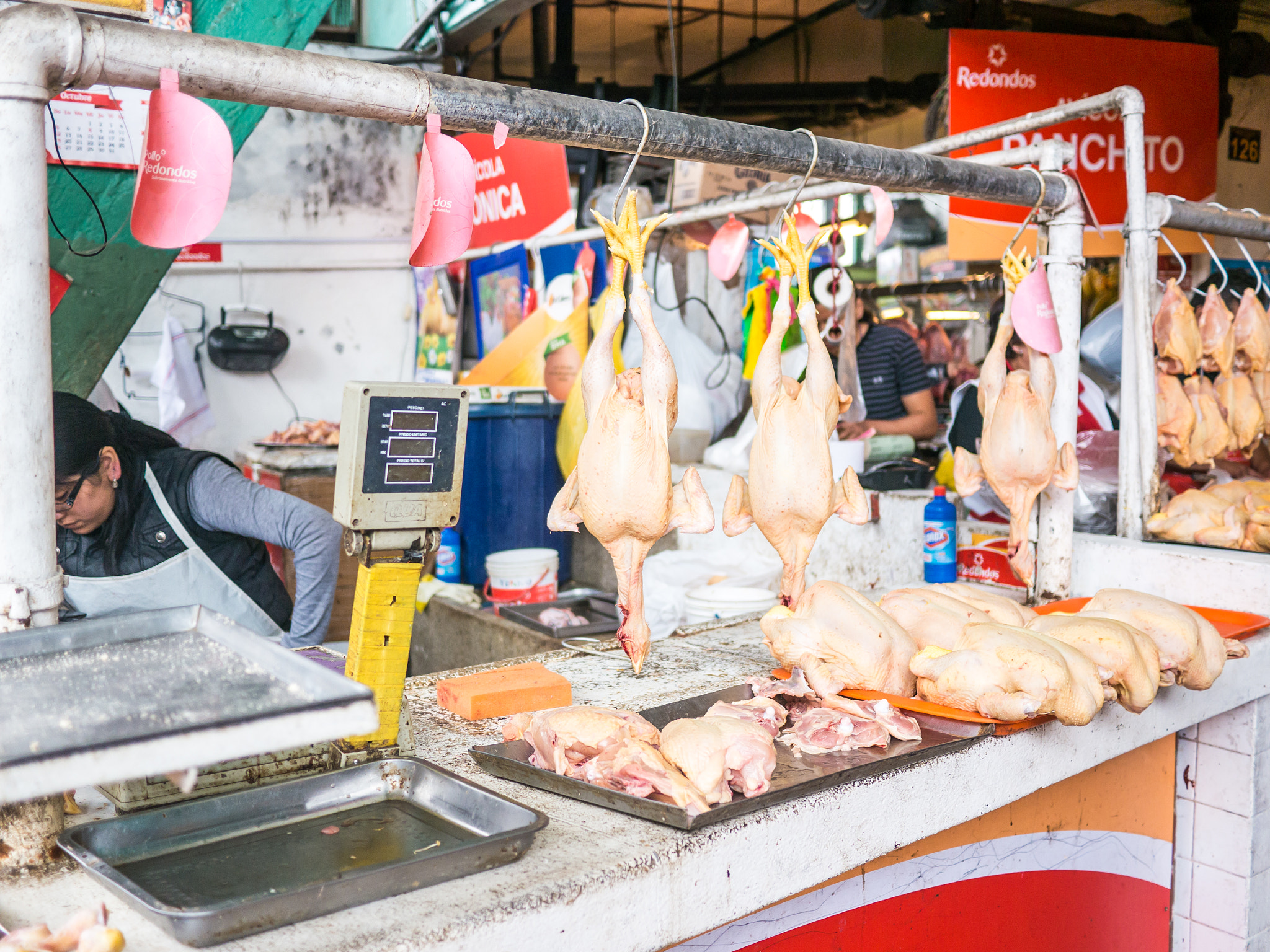 Panasonic Lumix DMC-G5 + Panasonic Lumix G 20mm F1.7 ASPH sample photo. The chicken store photography