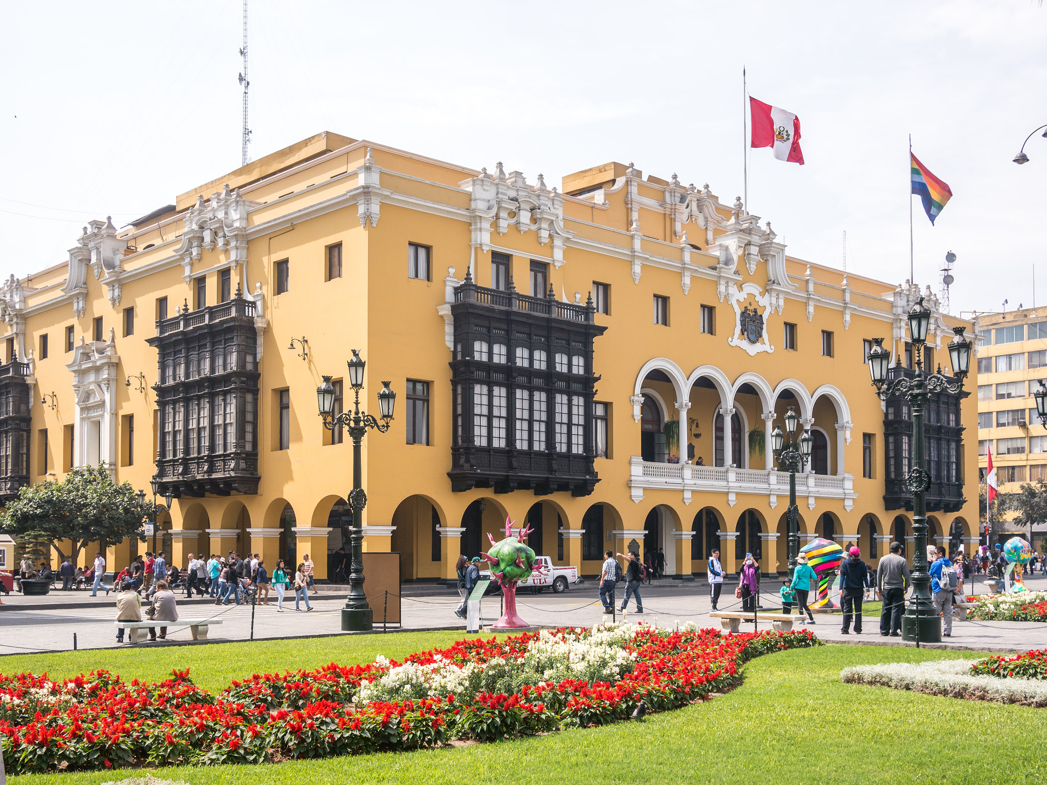 Panasonic Lumix DMC-G5 + Panasonic Lumix G 20mm F1.7 ASPH sample photo. Morning in lima main square photography