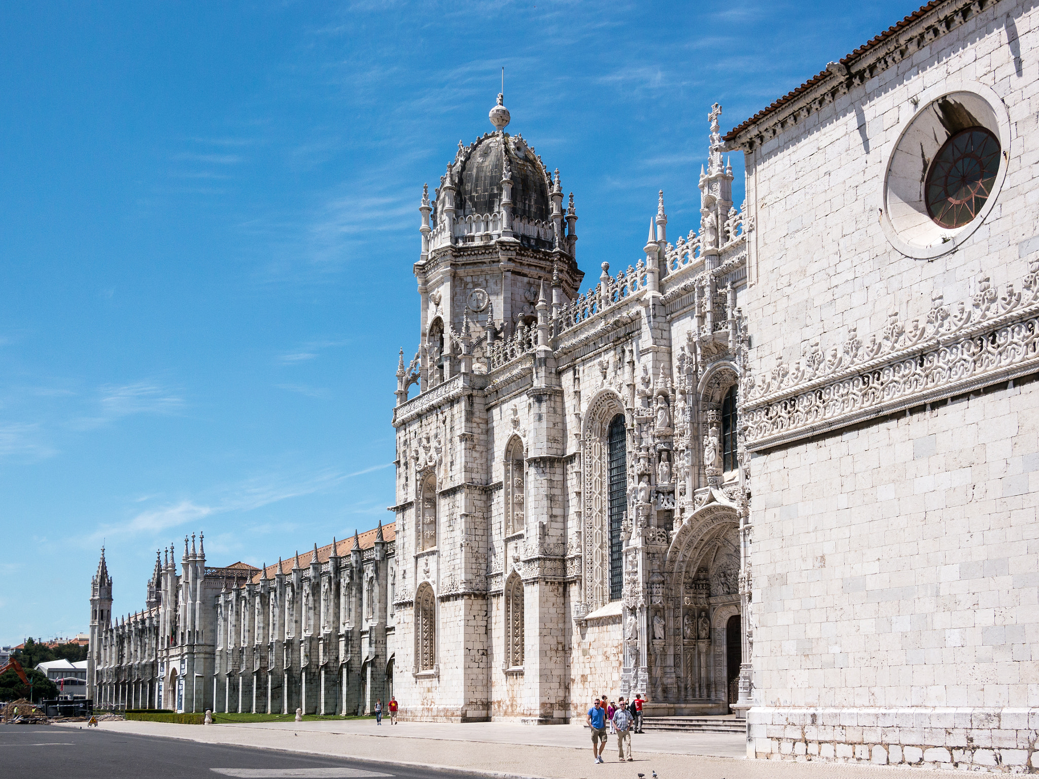 Panasonic Lumix DMC-G5 + Panasonic Lumix G 20mm F1.7 ASPH sample photo. Entry to the jeronimos monastery photography