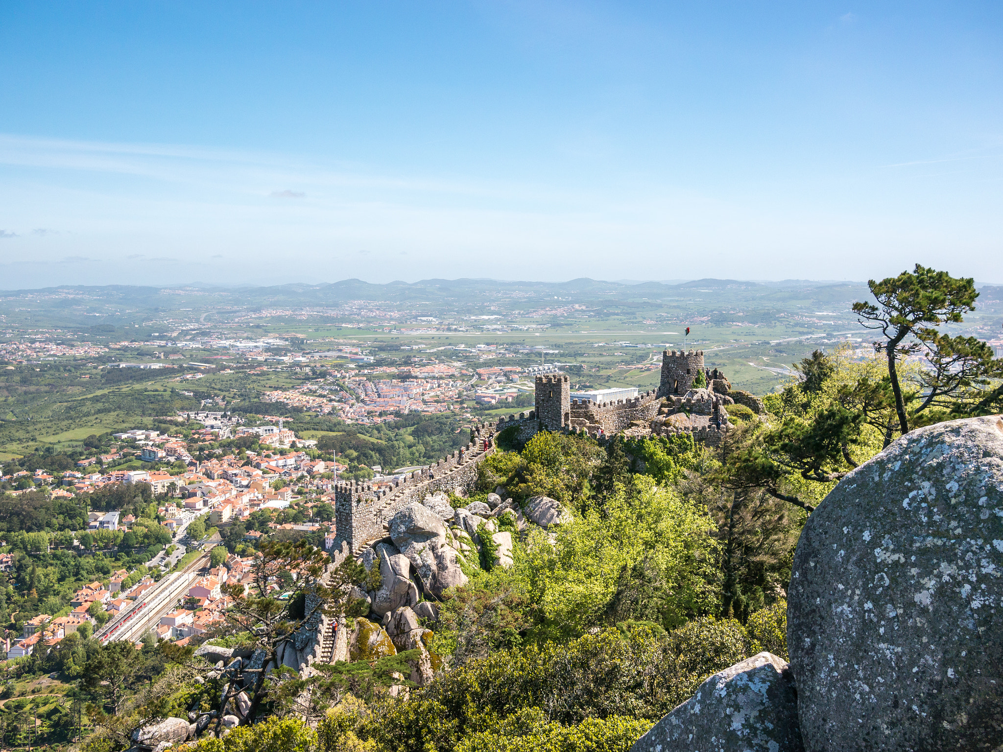 Panasonic Lumix DMC-G5 + Panasonic Lumix G 20mm F1.7 ASPH sample photo. The castle in sintra photography