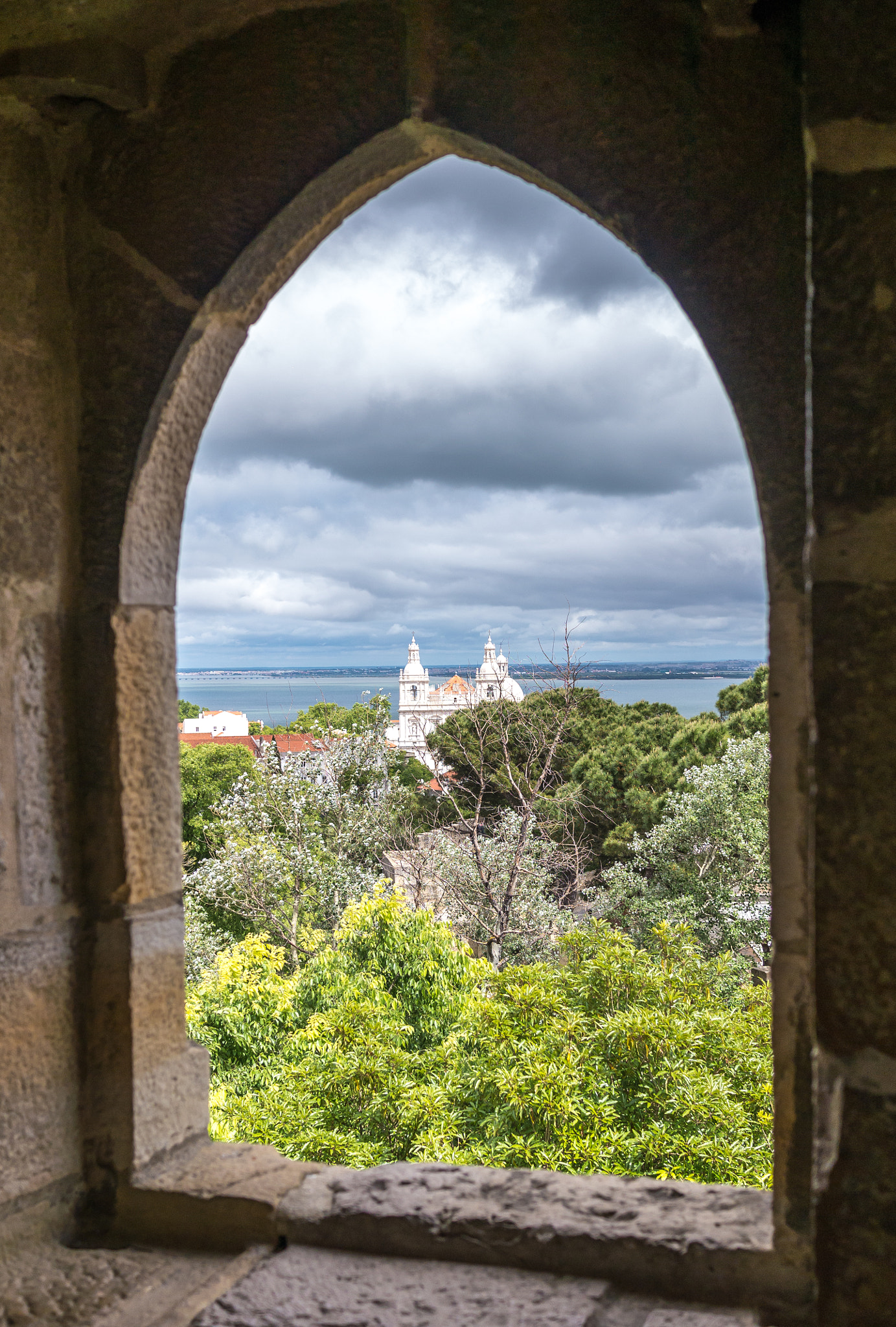 Panasonic Lumix DMC-G5 + Panasonic Lumix G 20mm F1.7 ASPH sample photo. A window to sao vicente da fora church photography