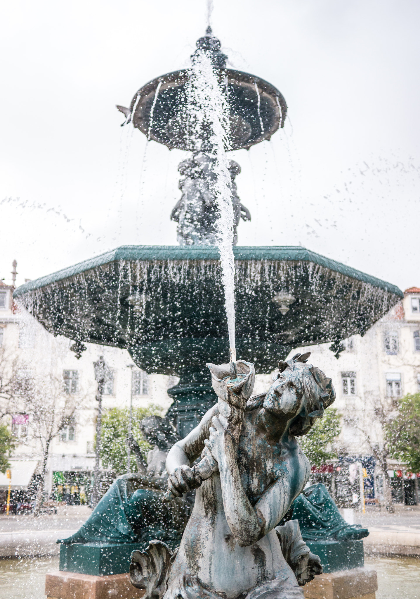 Panasonic Lumix DMC-G5 + Panasonic Lumix G 20mm F1.7 ASPH sample photo. Rossio square fountain photography