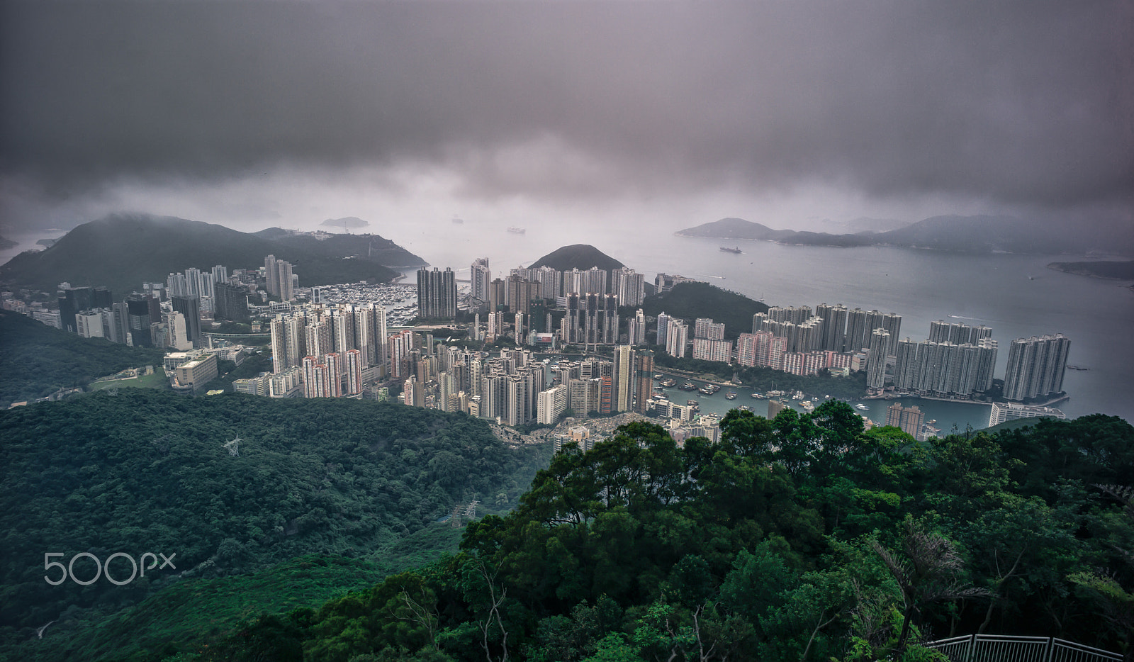 Leica APO-Summicron-M 75mm F2 ASPH sample photo. A view of aberdeen from the peak photography