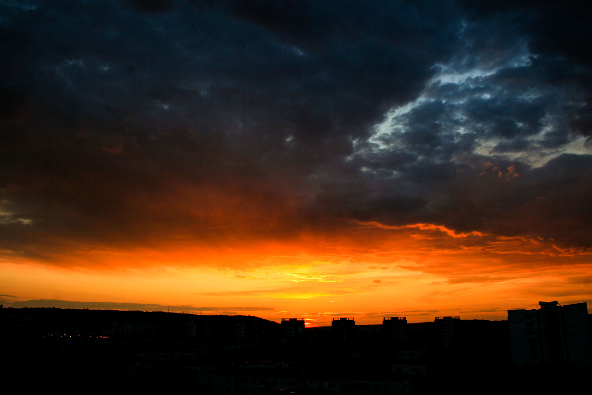 Canon EOS 30D + Canon EF-S 18-55mm F3.5-5.6 sample photo. Sky is on fire photography
