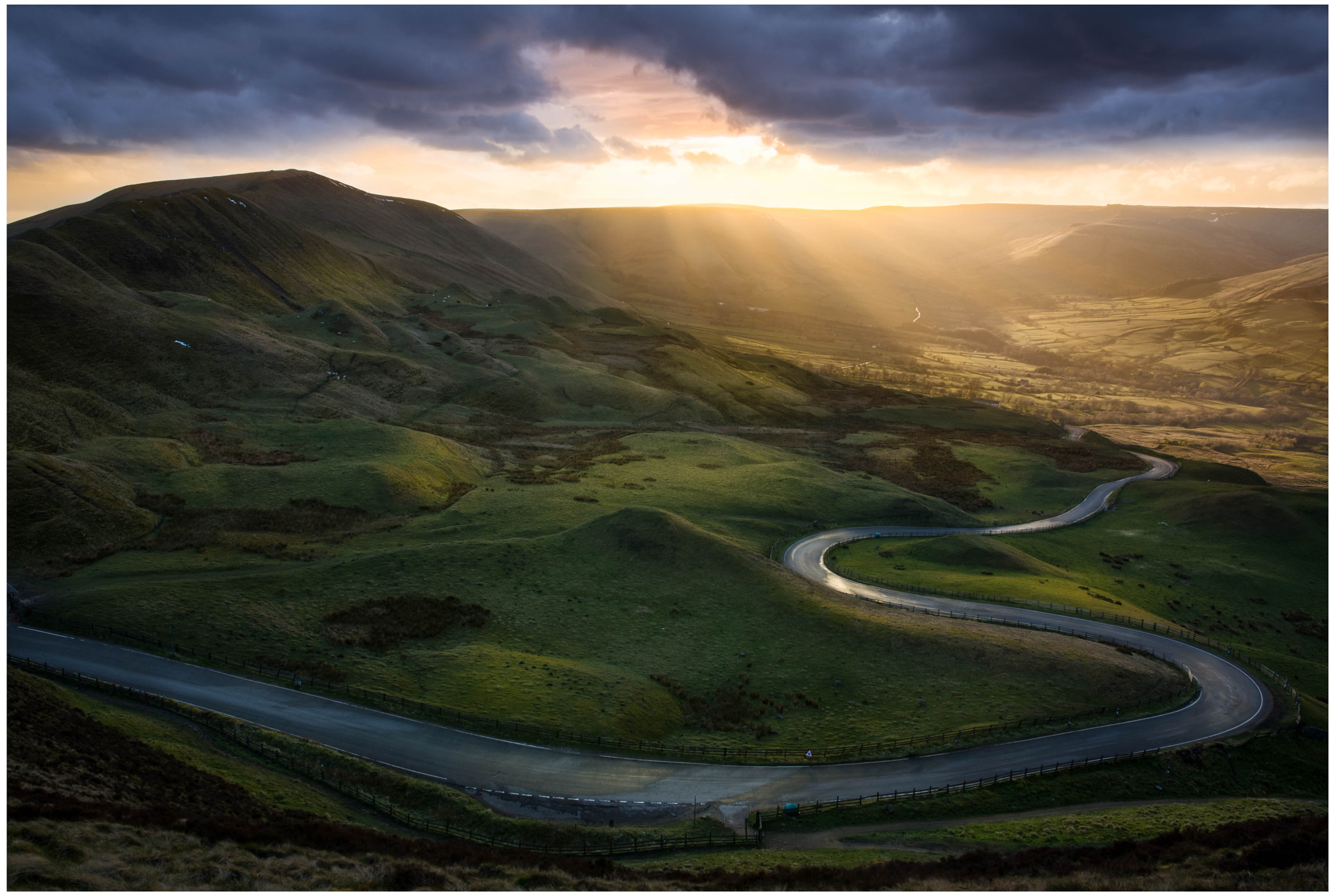Nikon D7100 + Sigma 17-70mm F2.8-4 DC Macro OS HSM | C sample photo. Edale storms approach photography