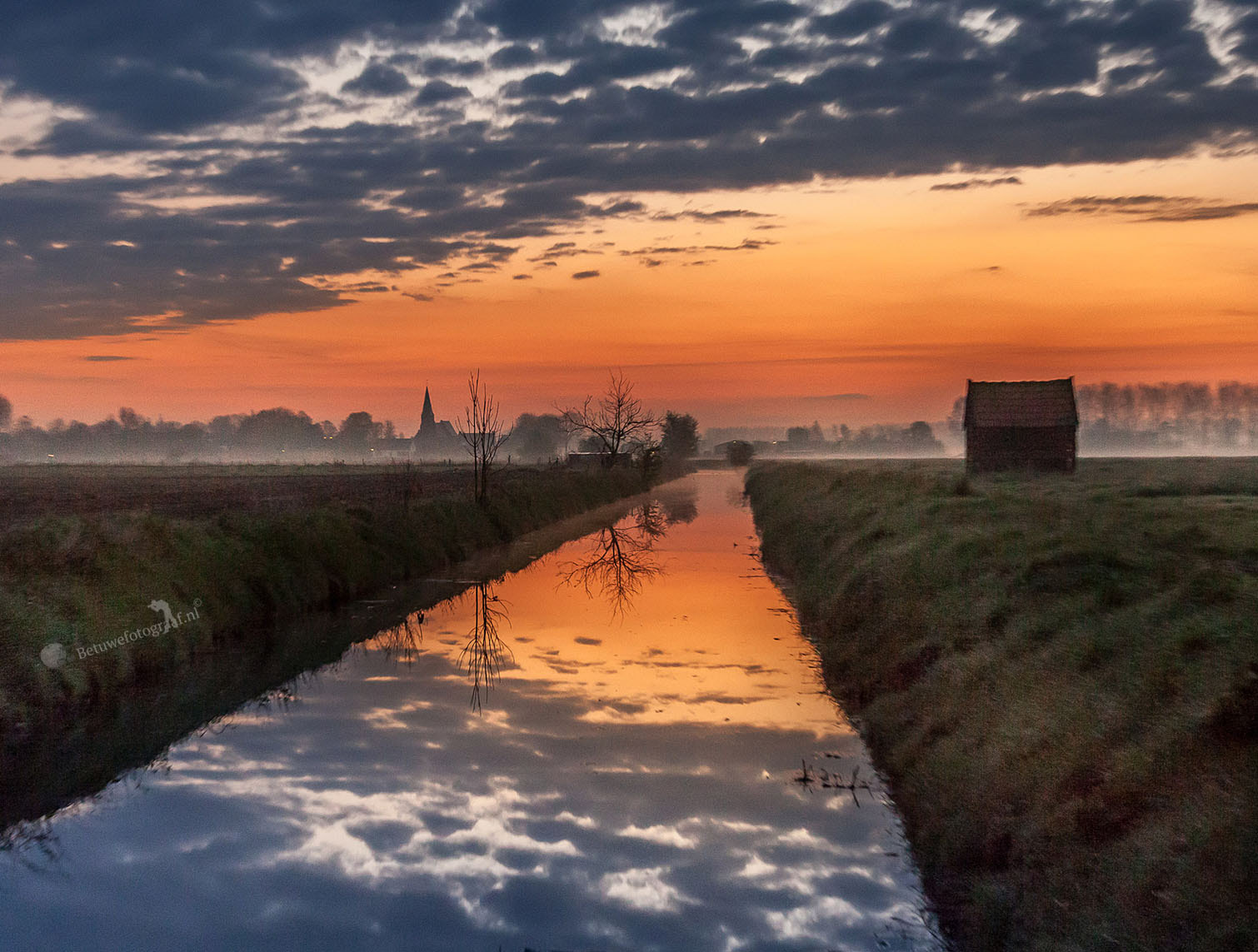 Canon EOS 5D Mark II + Sigma 24-105mm f/4 DG OS HSM | A sample photo. Sunrise in gellicum ( holland ) photography