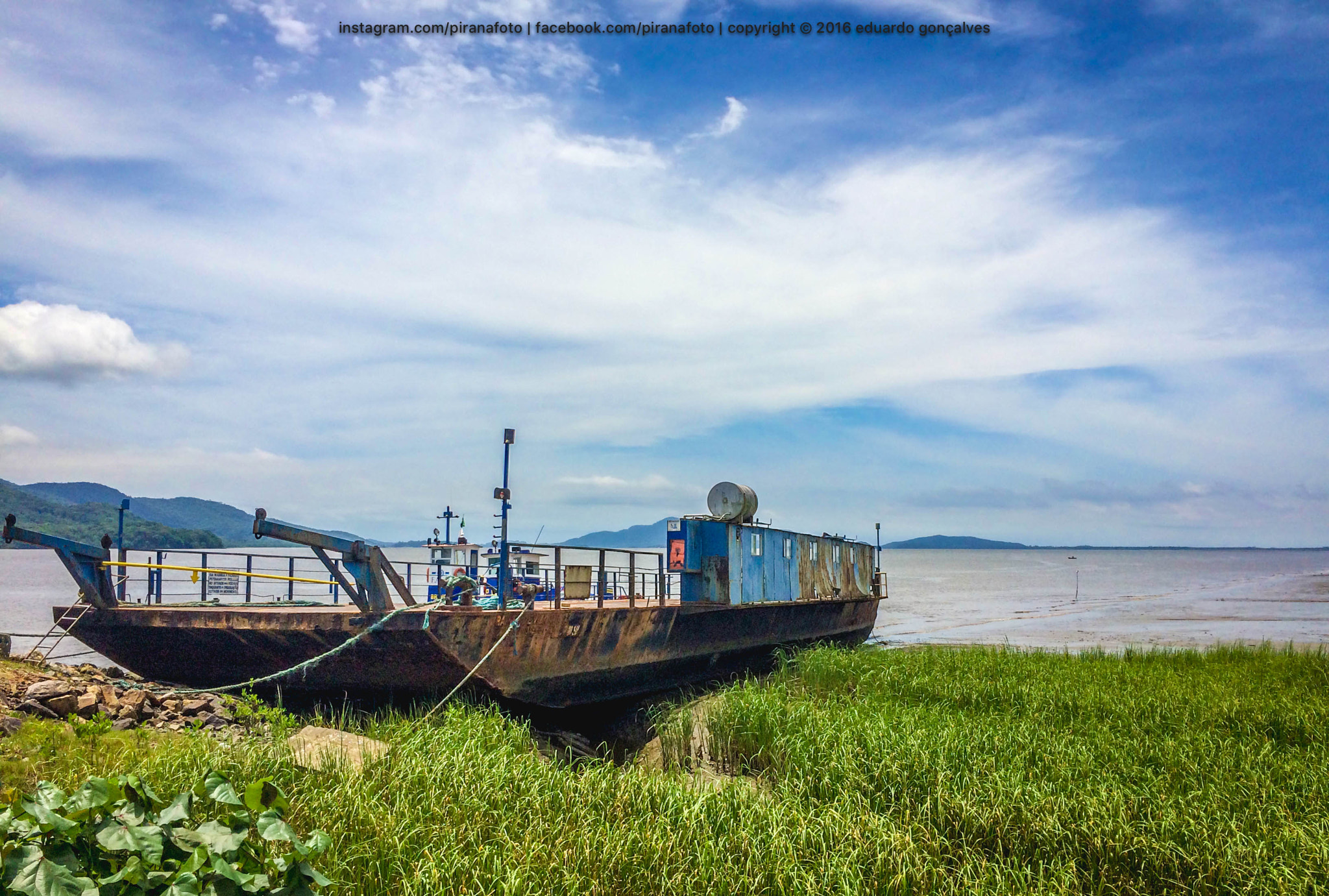 Jag.gr 645 PRO Mk III for Apple iPhone 5s + iPhone 5s back camera 4.15mm f/2.2 sample photo. Ferry boat photography