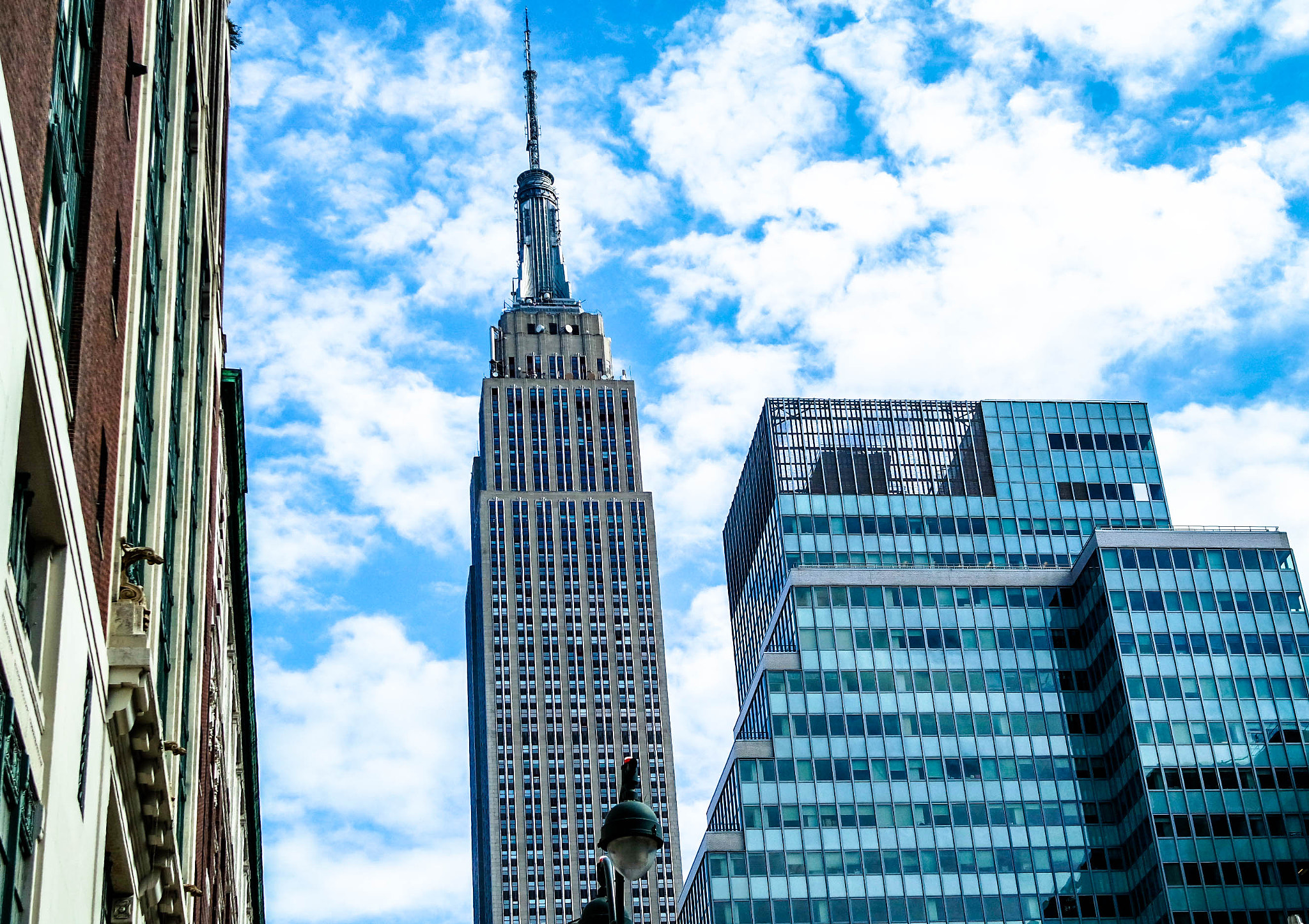 Samsung NX3000 + NX 20-50mm F3.5-5.6 sample photo. Empire state building in spring photography