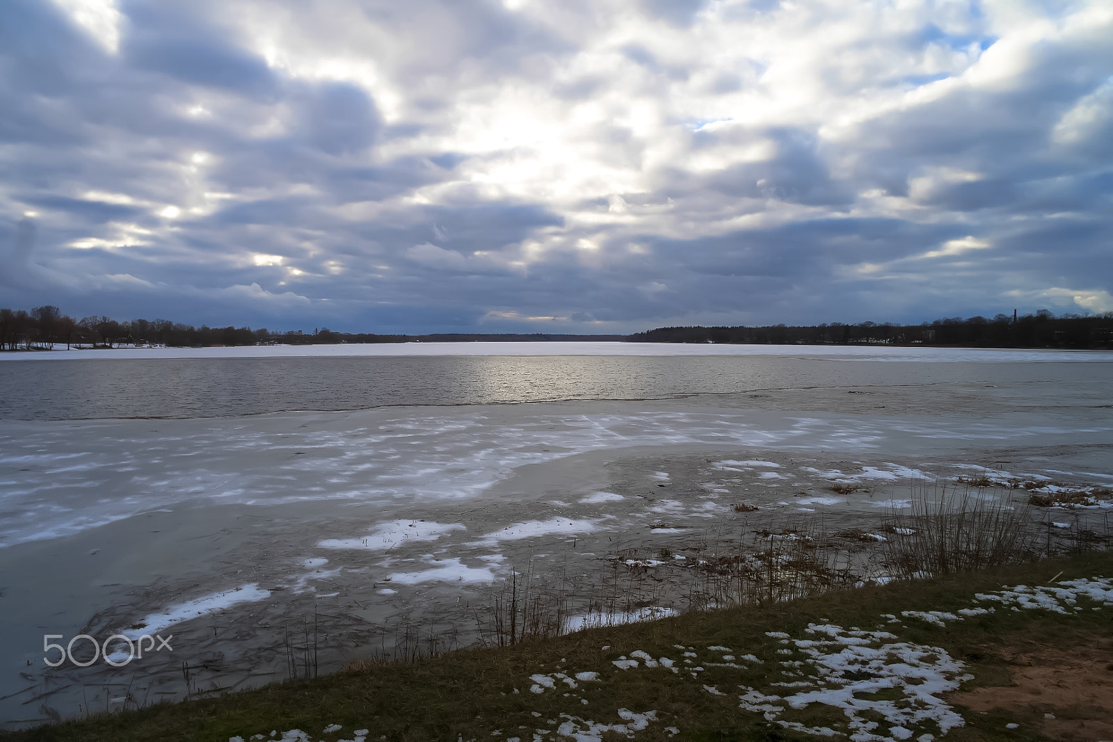 NX-M 9mm F3.5 sample photo. Lake view in winter photography