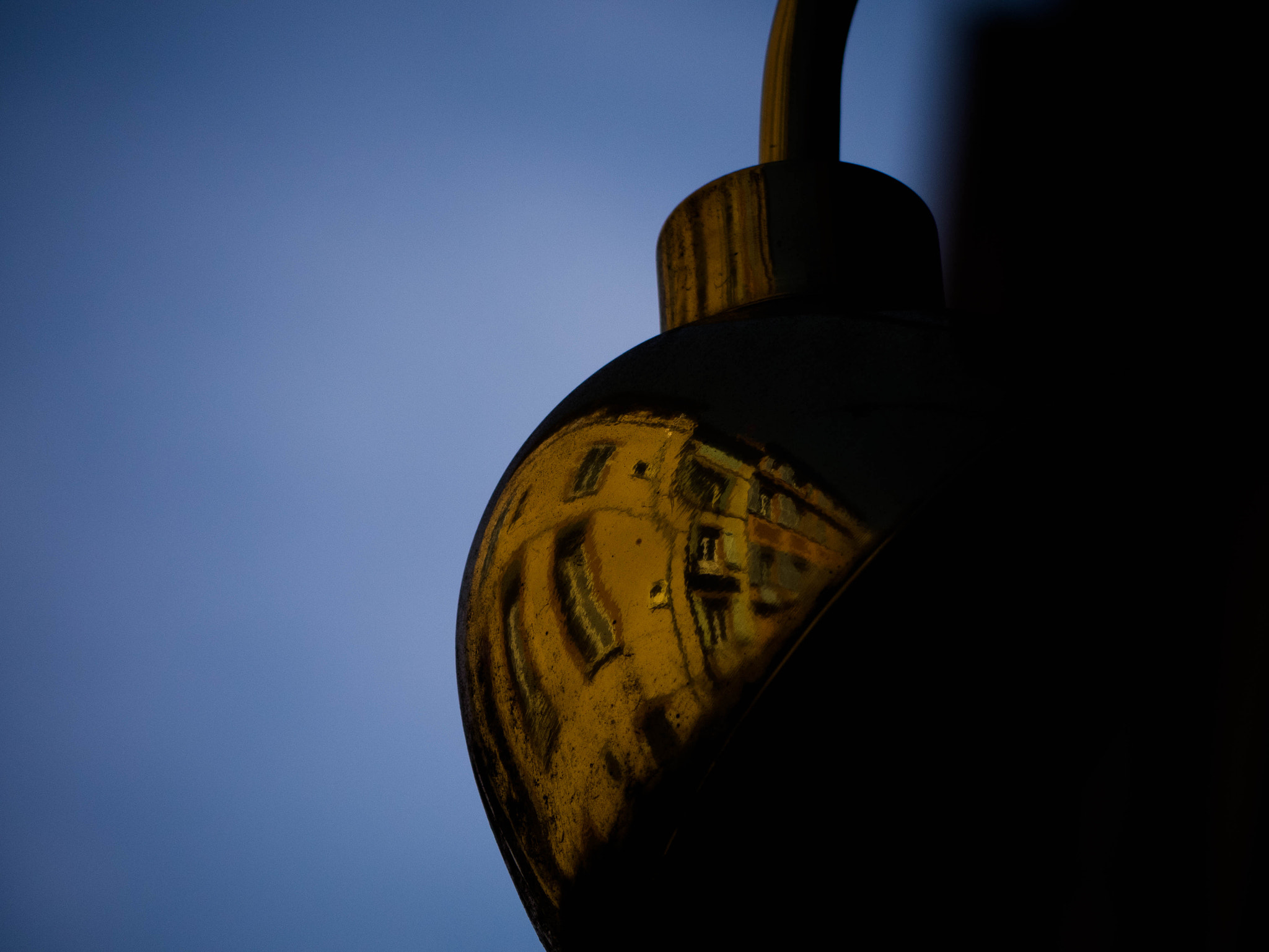 Panasonic Lumix G Vario 45-200mm F4-5.6 OIS sample photo. Circled street photography