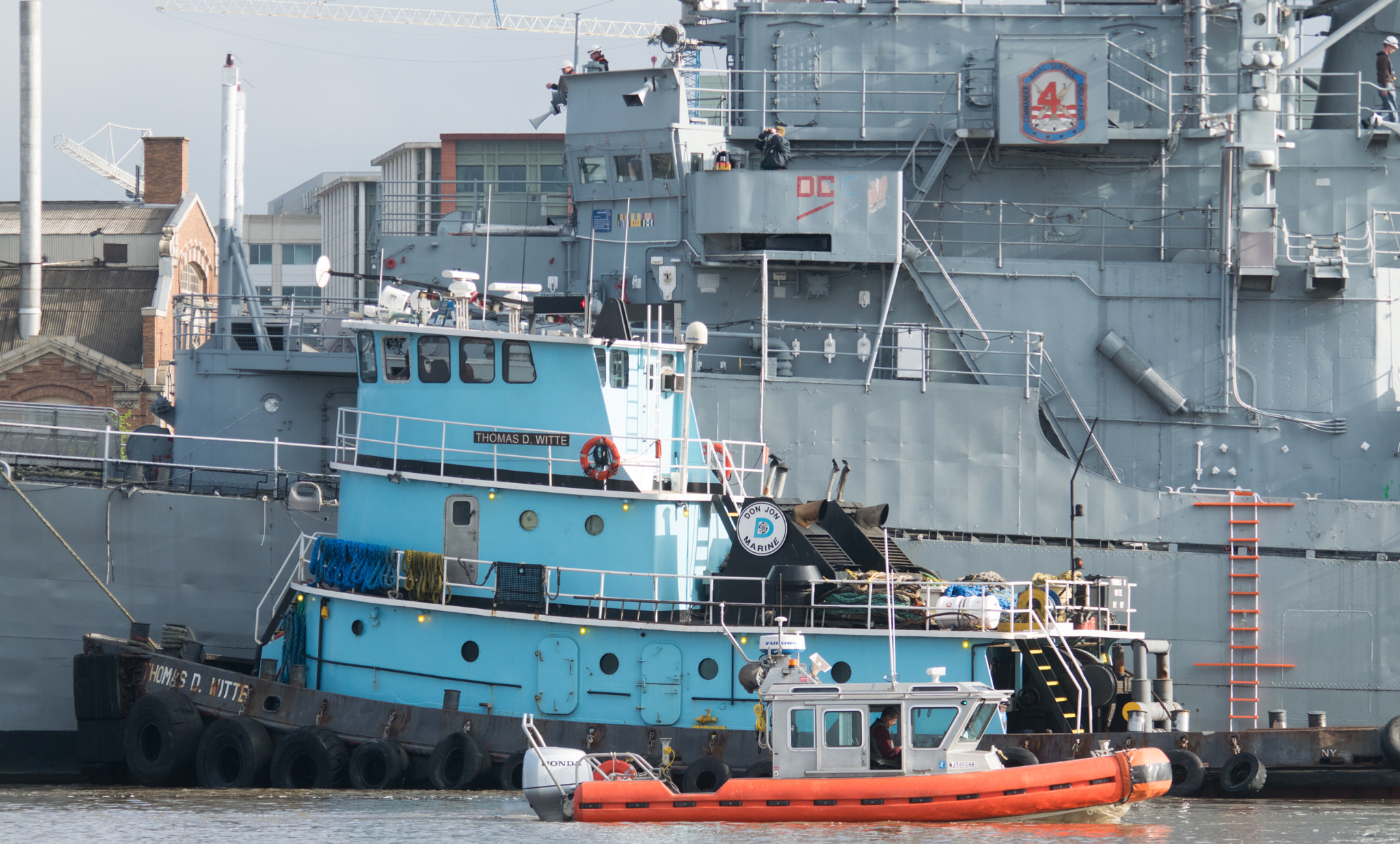 Sigma 150-500mm F5-6.3 DG OS HSM sample photo. Uss barry (dd-933) departs washington dc photography