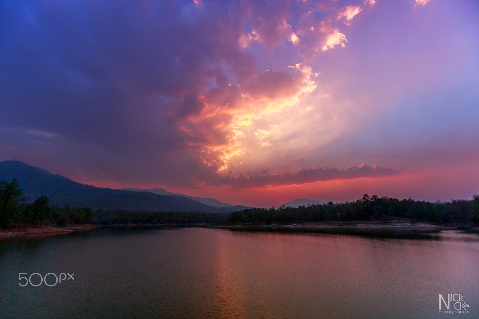 Canon EOS 6D + Canon EF 16-35mm F2.8L USM sample photo. Power for sunset photography