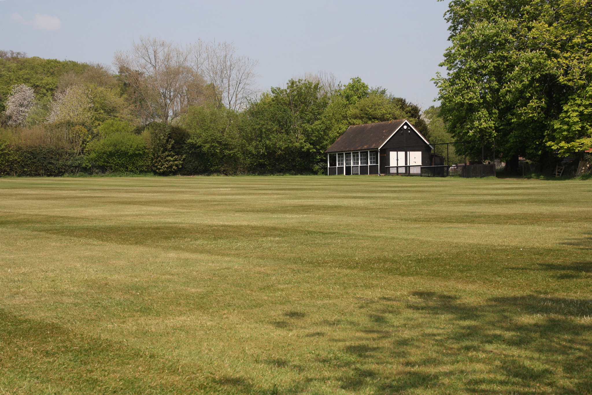 Canon EOS 450D (EOS Rebel XSi / EOS Kiss X2) sample photo. Cricket pavilion awaiting start of cricket season photography