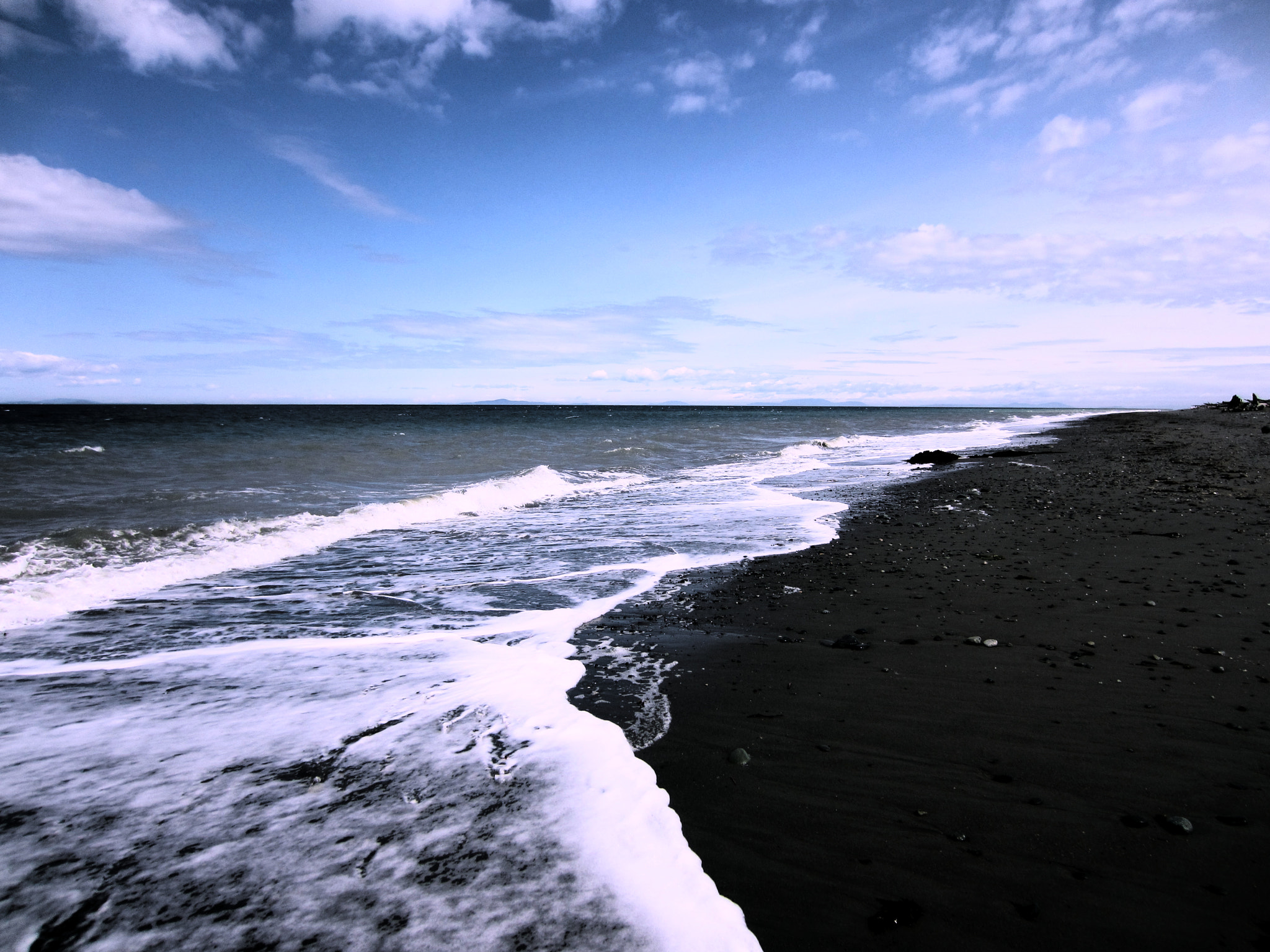 Canon PowerShot ELPH 300 HS (IXUS 220 HS / IXY 410F) sample photo. Dungeness shoreline photography