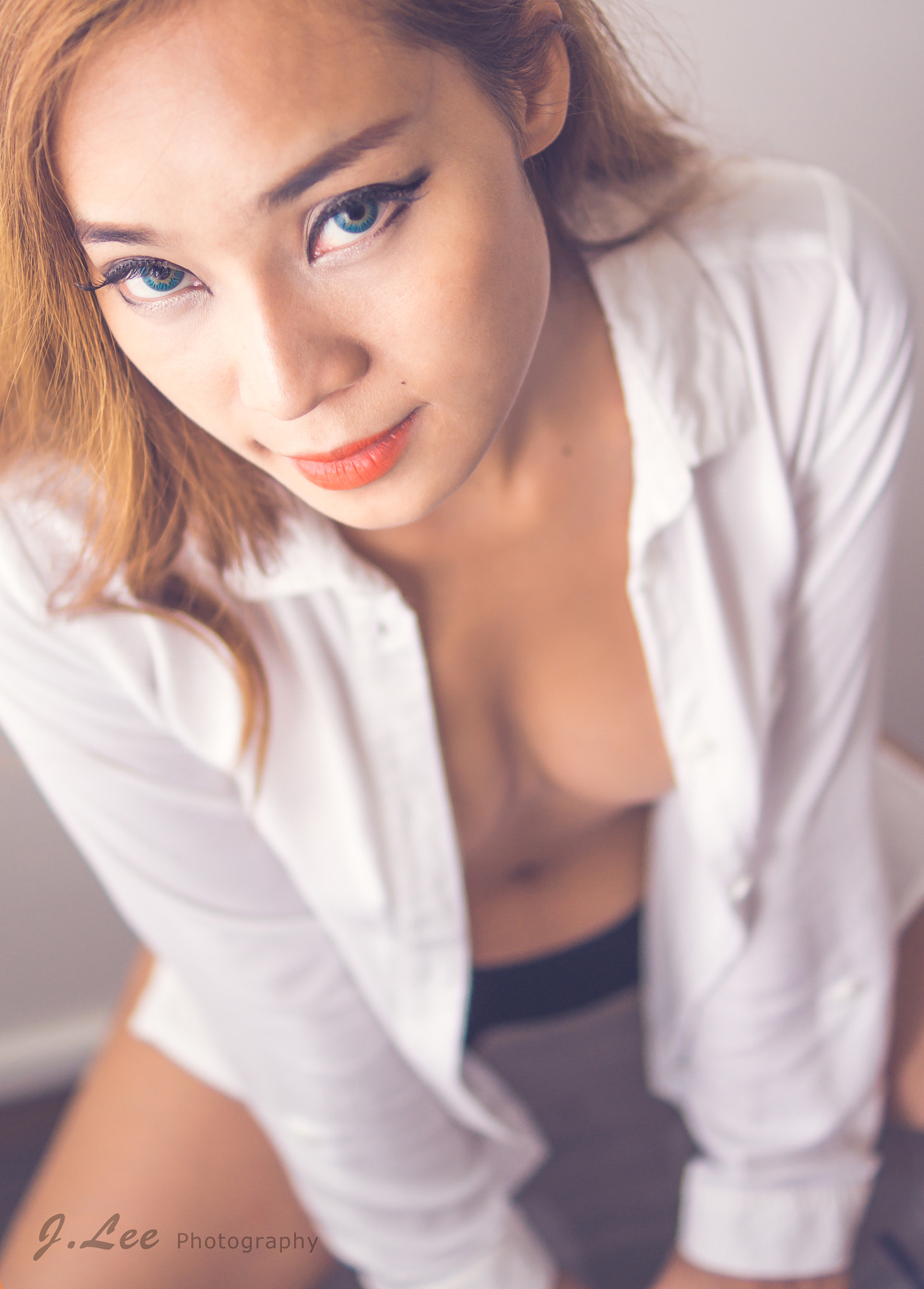 Sony SLT-A77 + Sony DT 35mm F1.8 SAM sample photo. By the window photography
