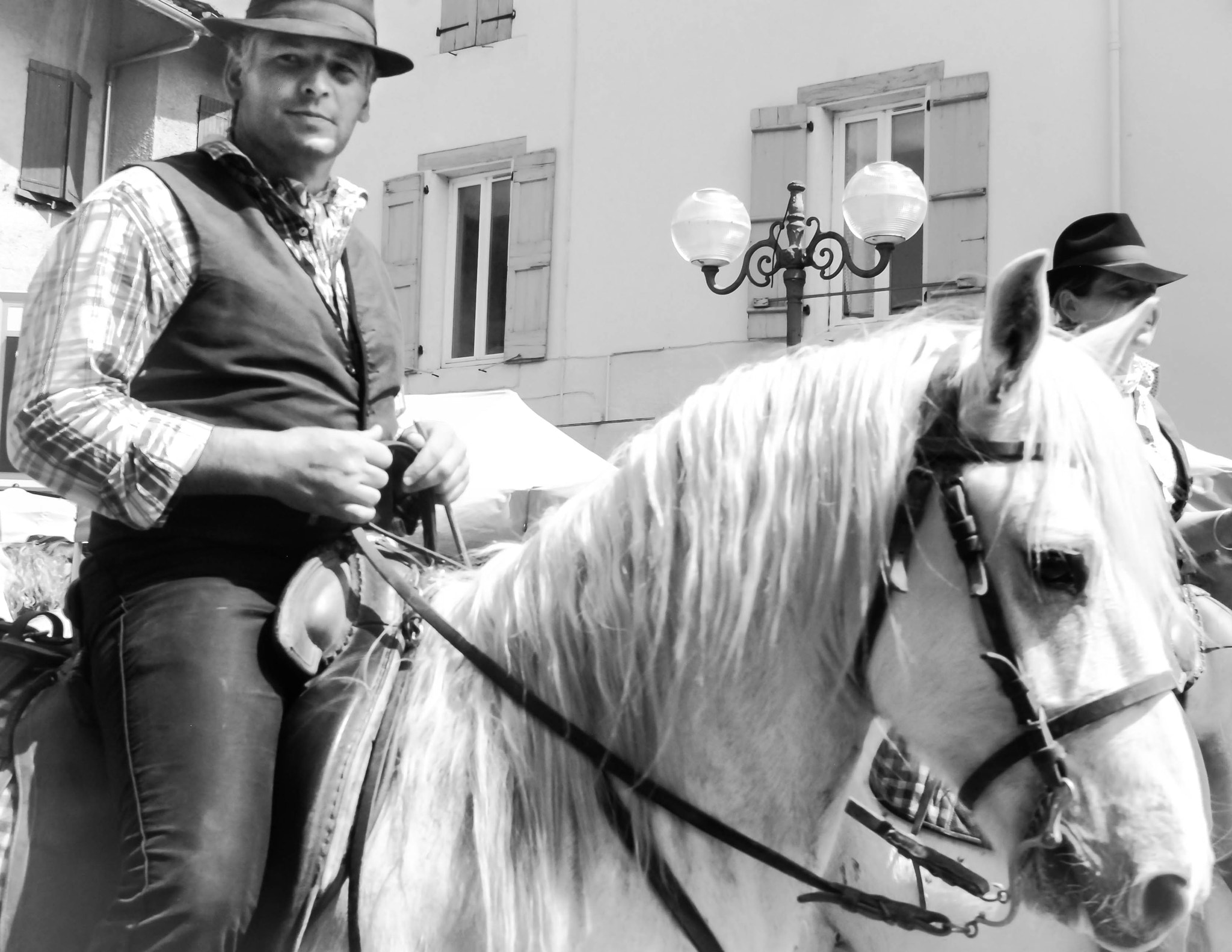 AF Zoom-Nikkor 28-85mm f/3.5-4.5 sample photo. Le cavalier photography