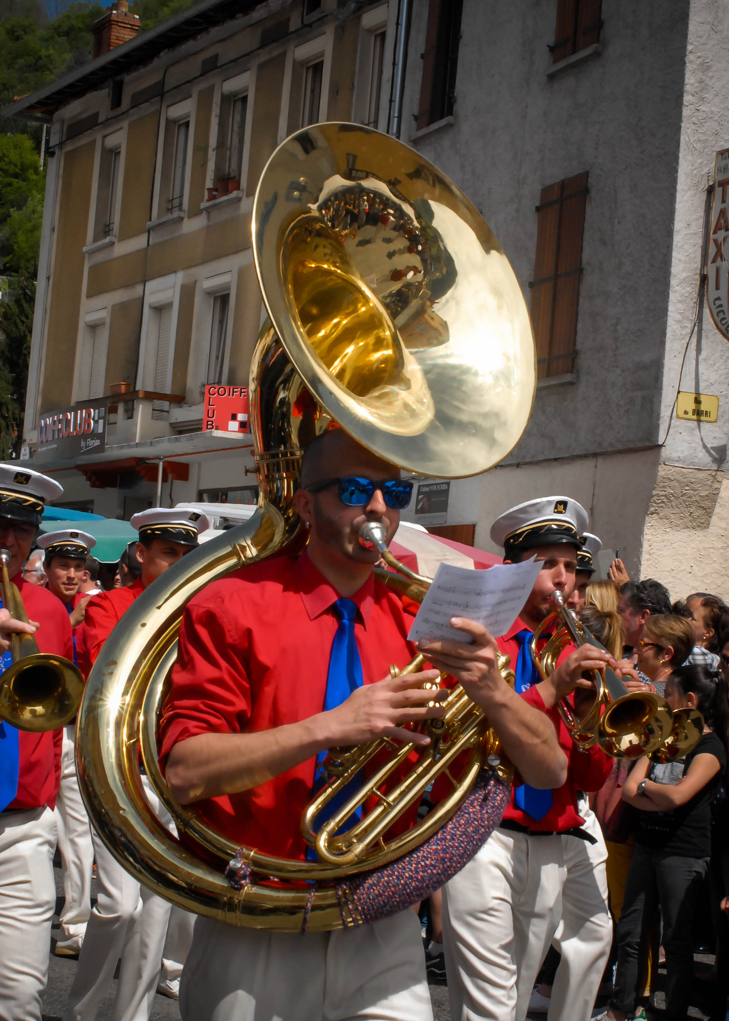 AF Zoom-Nikkor 28-85mm f/3.5-4.5 sample photo. Le musicien photography