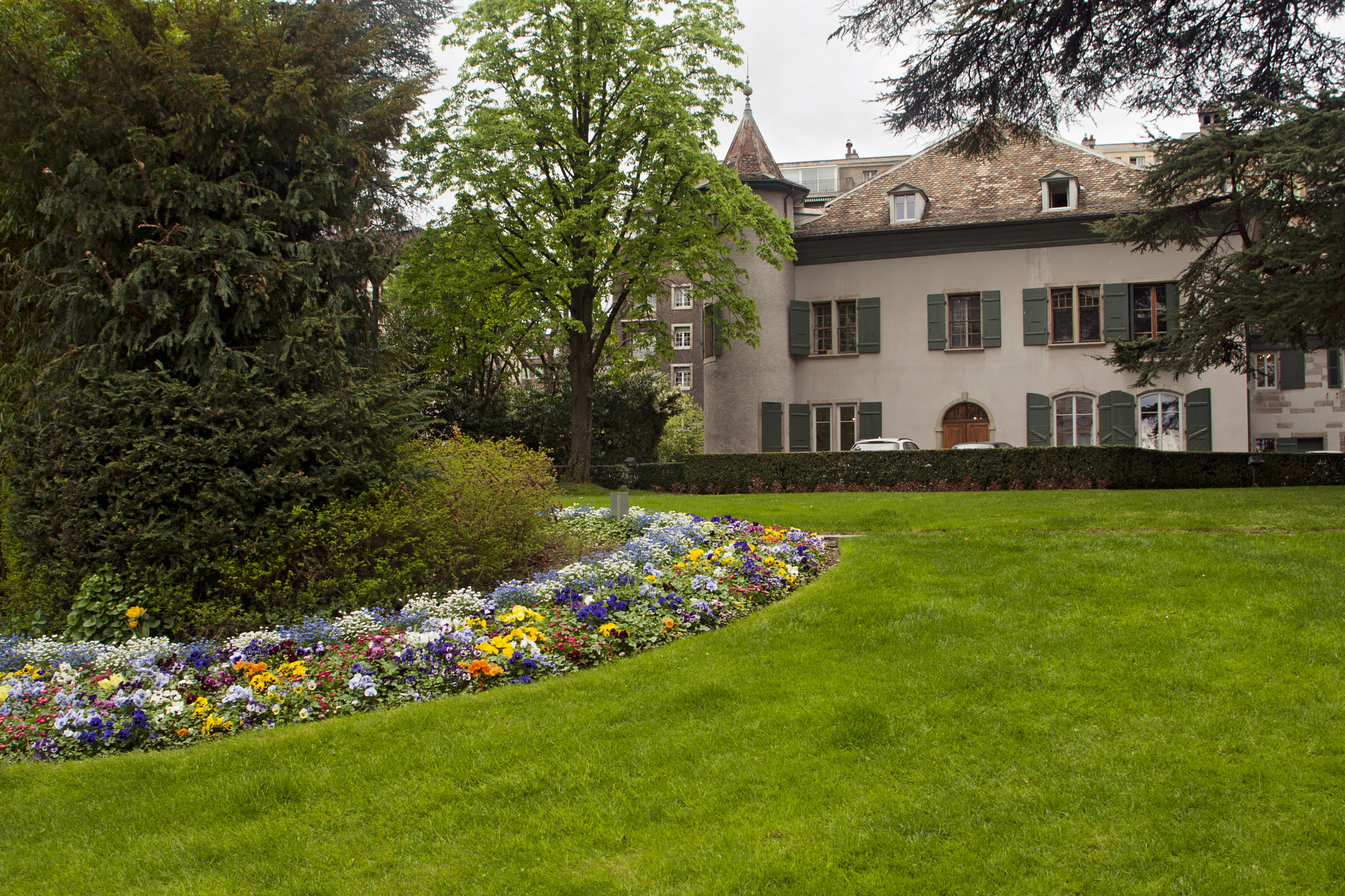 Canon EF 20-35mm F3.5-4.5 USM sample photo. Le château banquet (genève) photography