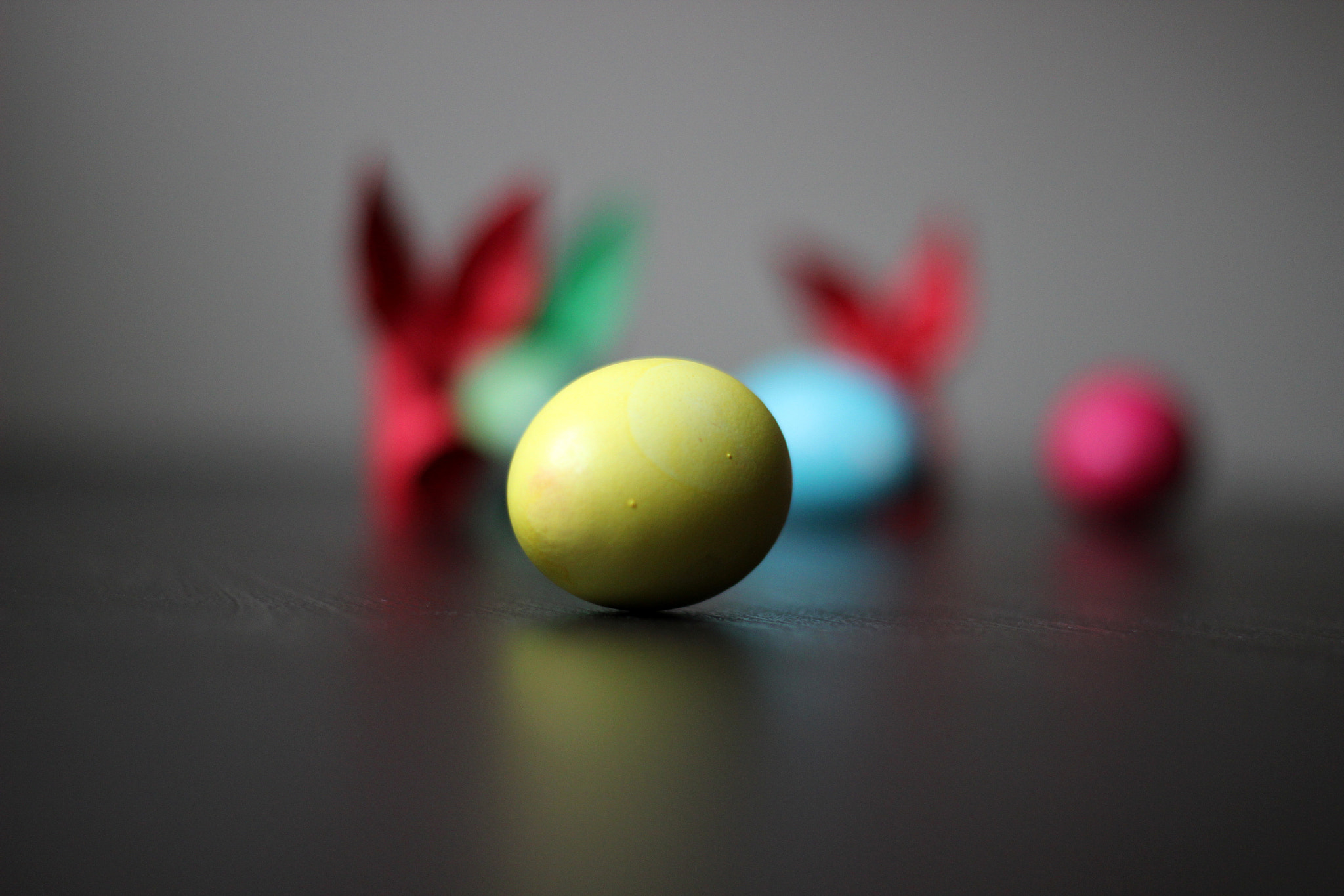 Canon EOS 600D (Rebel EOS T3i / EOS Kiss X5) + Canon EF 50mm F1.8 II sample photo. Yellow egg photography