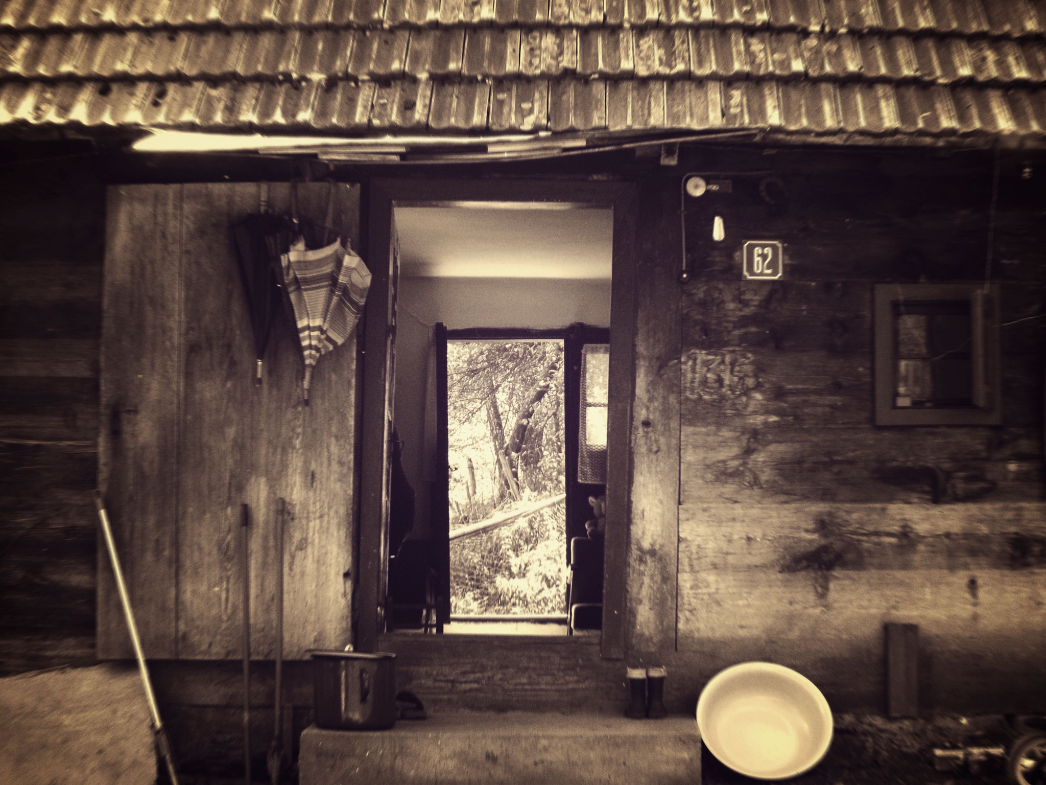 Canon PowerShot A1000 IS sample photo. Old house photography