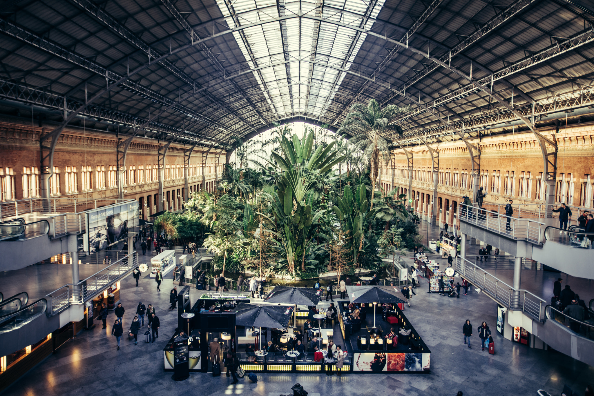 Tamron 18-270mm F3.5-6.3 Di II PZD sample photo. Madrid atocha railway station photography