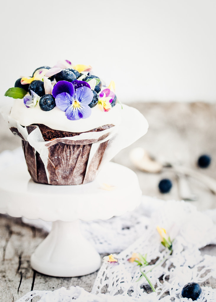 Dark chocolate blueberry cupcake by crazy cake on 500px.com