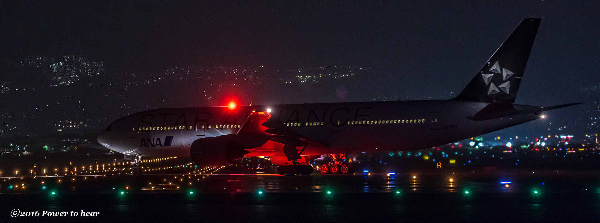 Sigma 150-600mm F5-6.3 DG OS HSM | C sample photo. Across the runway sedately b777 photography