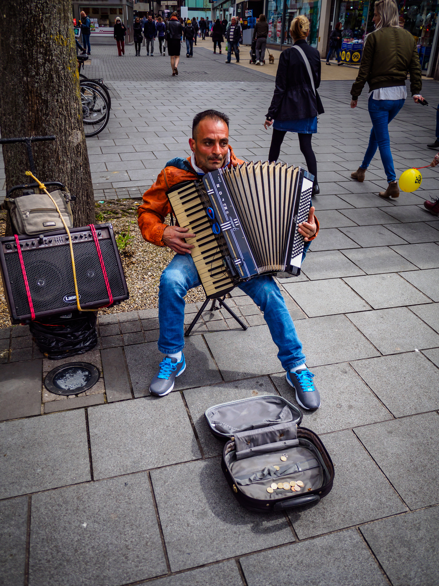 Olympus OM-D E-M5 II + Panasonic Lumix G 14mm F2.5 ASPH sample photo. Bristol busker photography