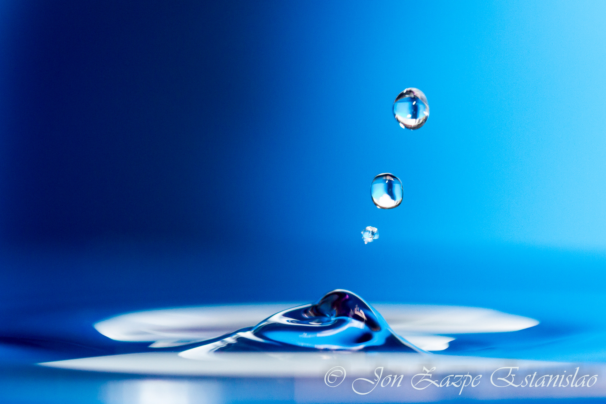 Canon EOS 7D + Sigma 105mm F2.8 EX DG Macro sample photo. Water drop photography