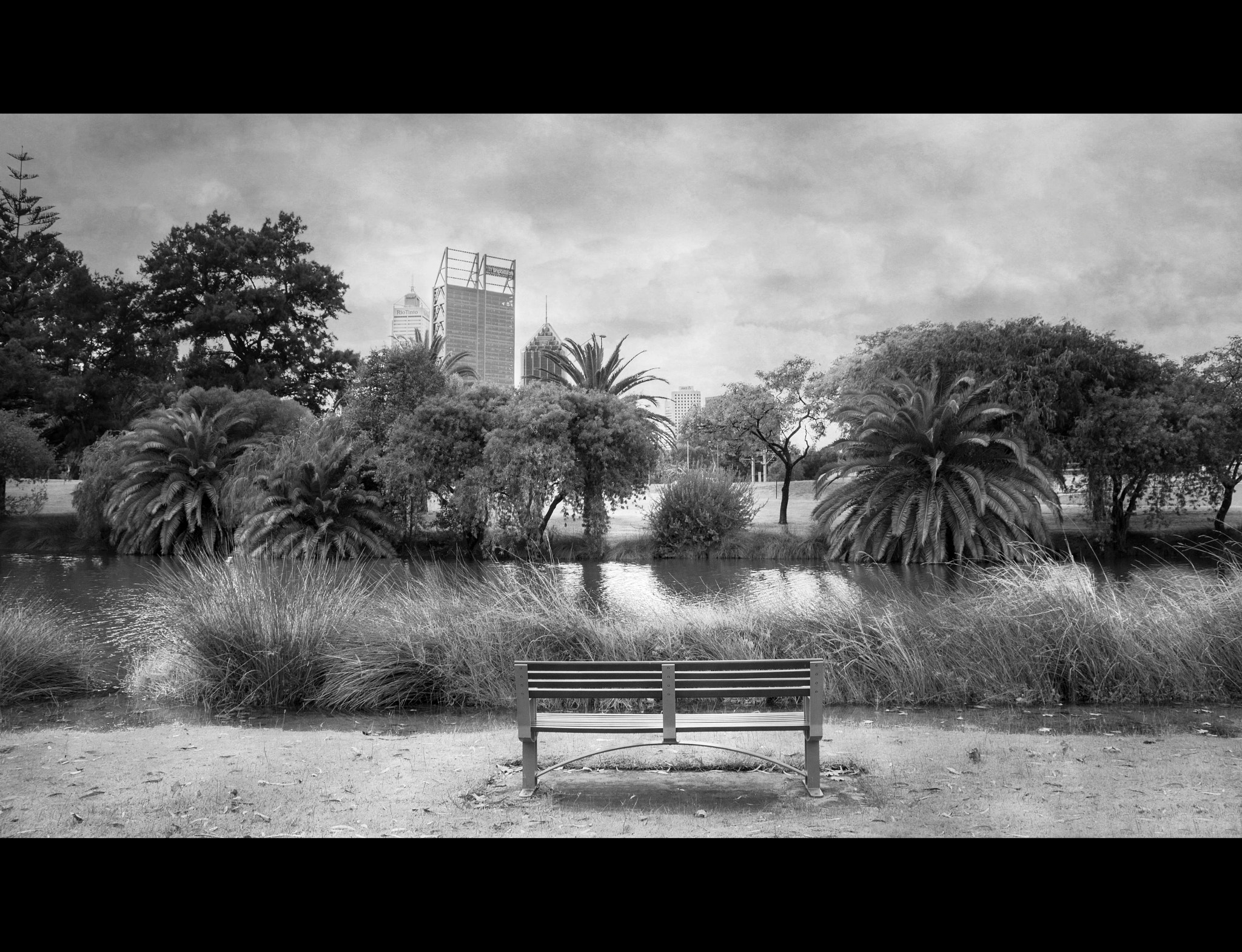 Canon EF-S 18-135mm F3.5-5.6 IS STM sample photo. Peace and quiet in the heart of the city photography
