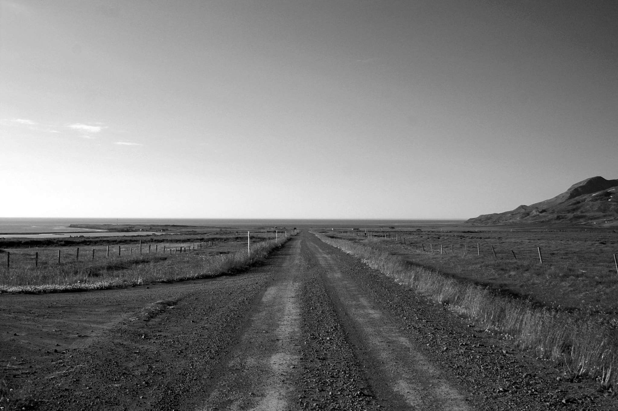 KONICA MINOLTA MAXXUM 5D sample photo. The road to shore photography