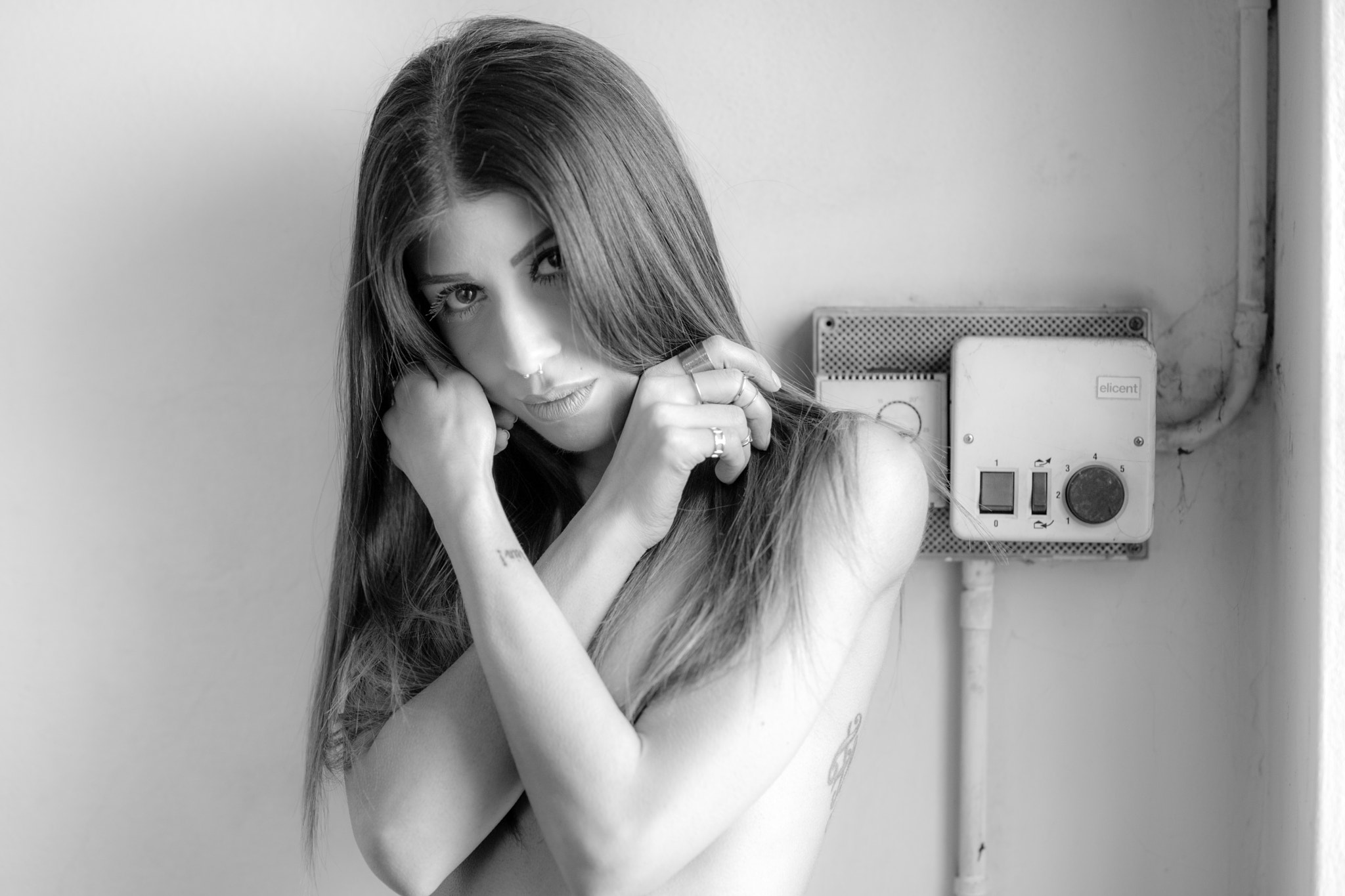 Sony Planar T* 85mm F1.4 ZA sample photo. Milah and the switches photography