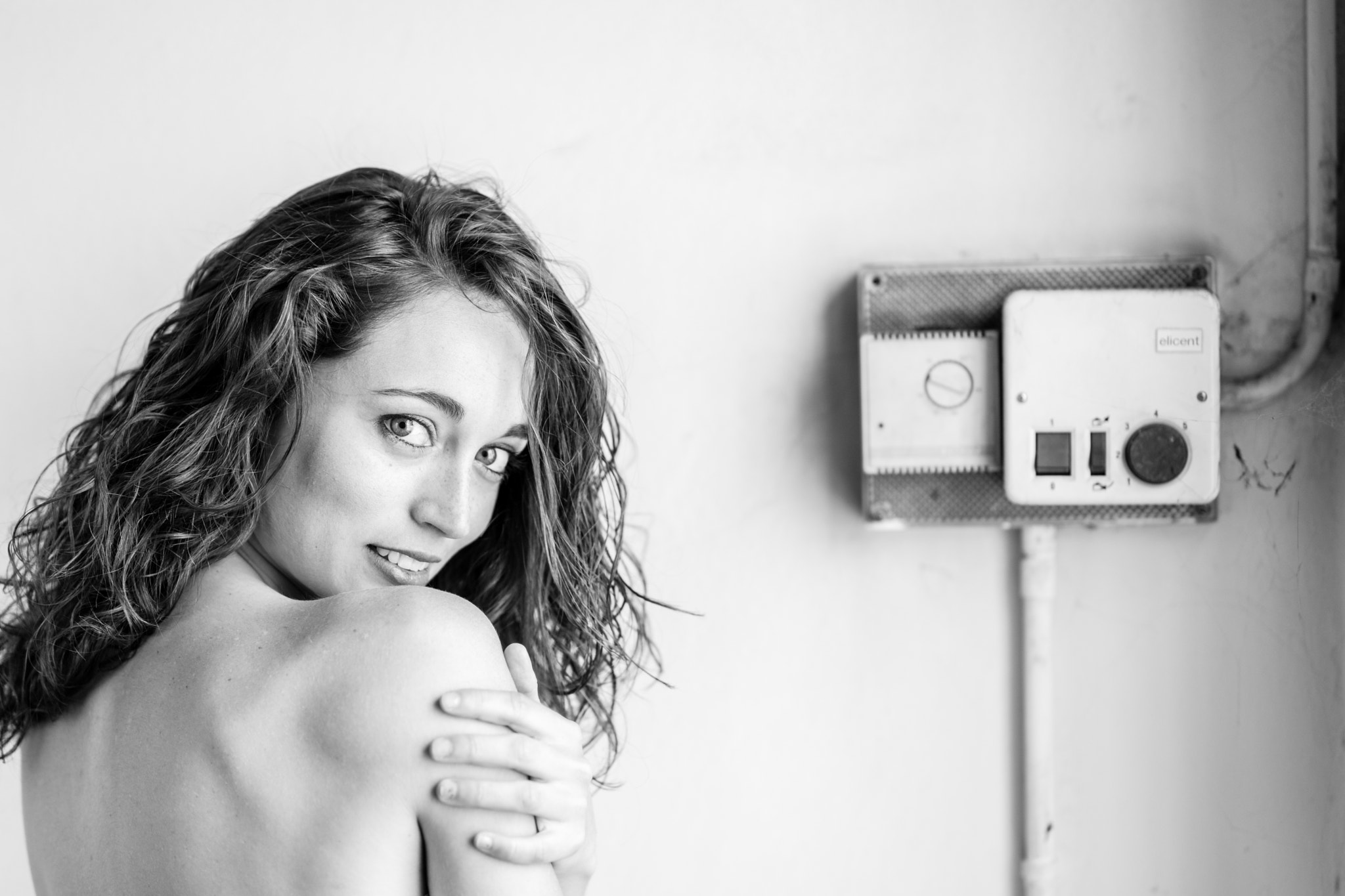 Sony Planar T* 85mm F1.4 ZA sample photo. Jessica and the switches photography