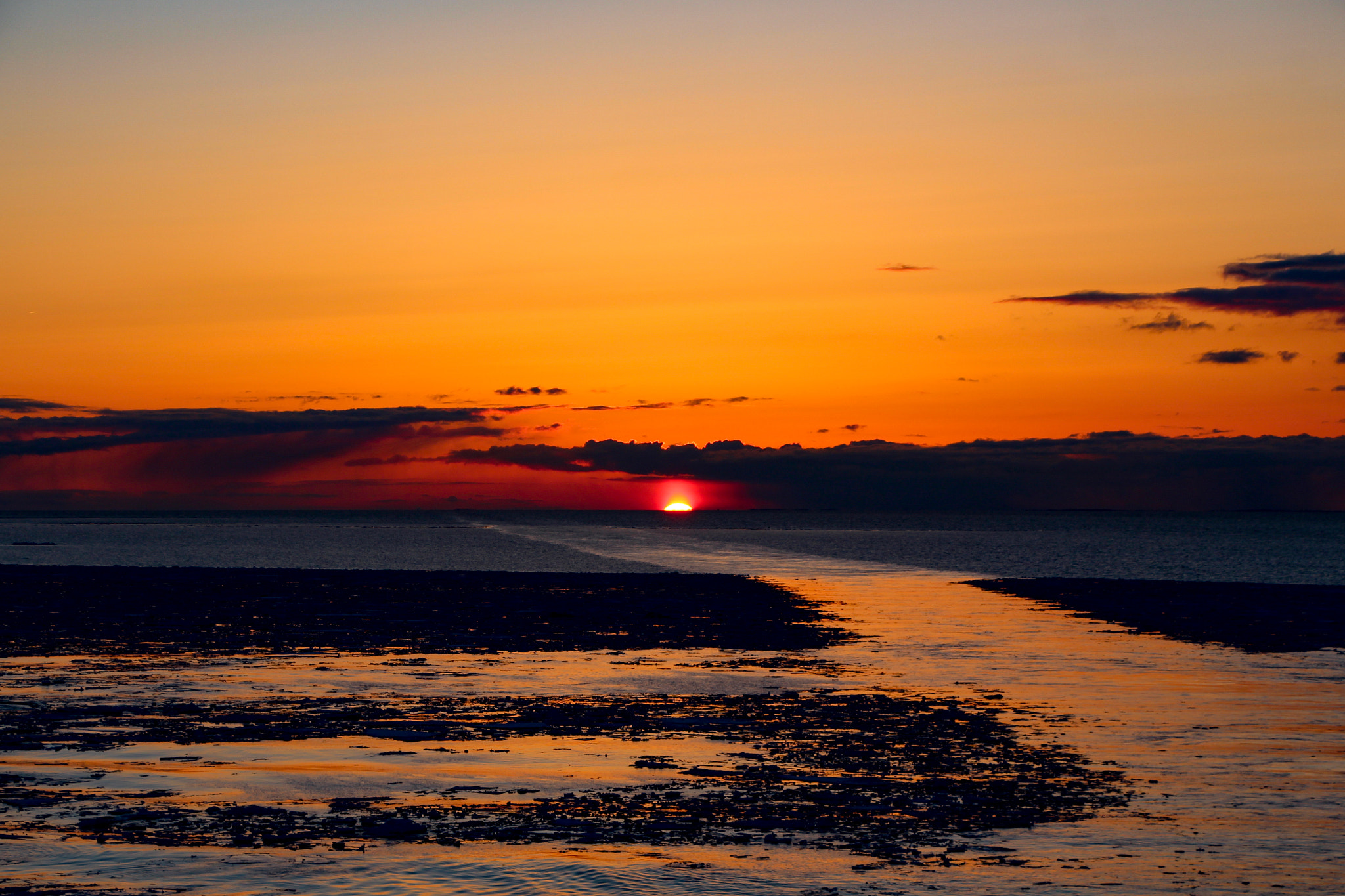 Canon EF-S 18-135mm F3.5-5.6 IS STM sample photo. Sunset over the icy baltic sea photography