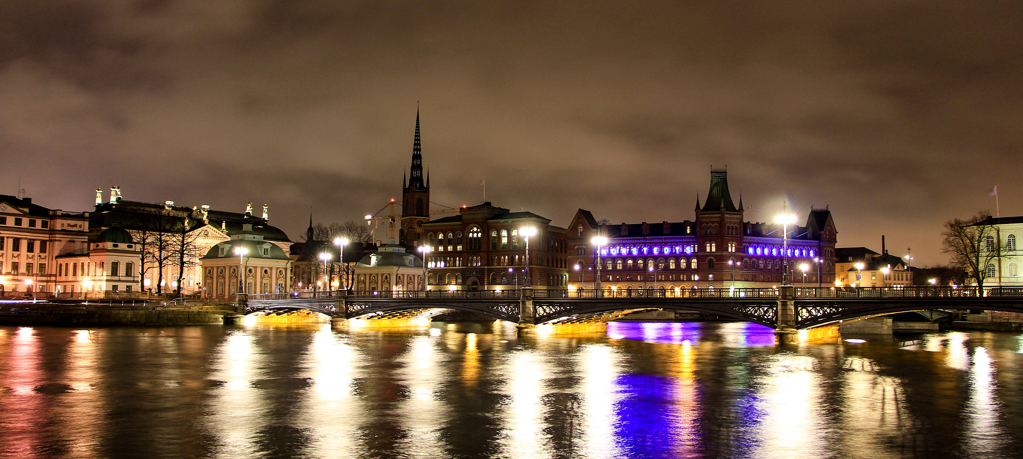 Canon EF-S 18-135mm F3.5-5.6 IS STM sample photo. Helgeansholmen at night photography
