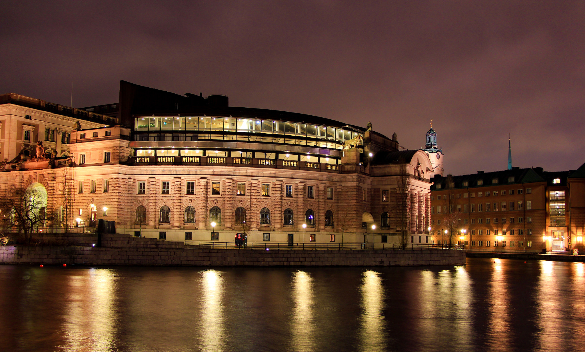 Canon EF-S 18-135mm F3.5-5.6 IS STM sample photo. Riksdagshuset stockholm at night photography