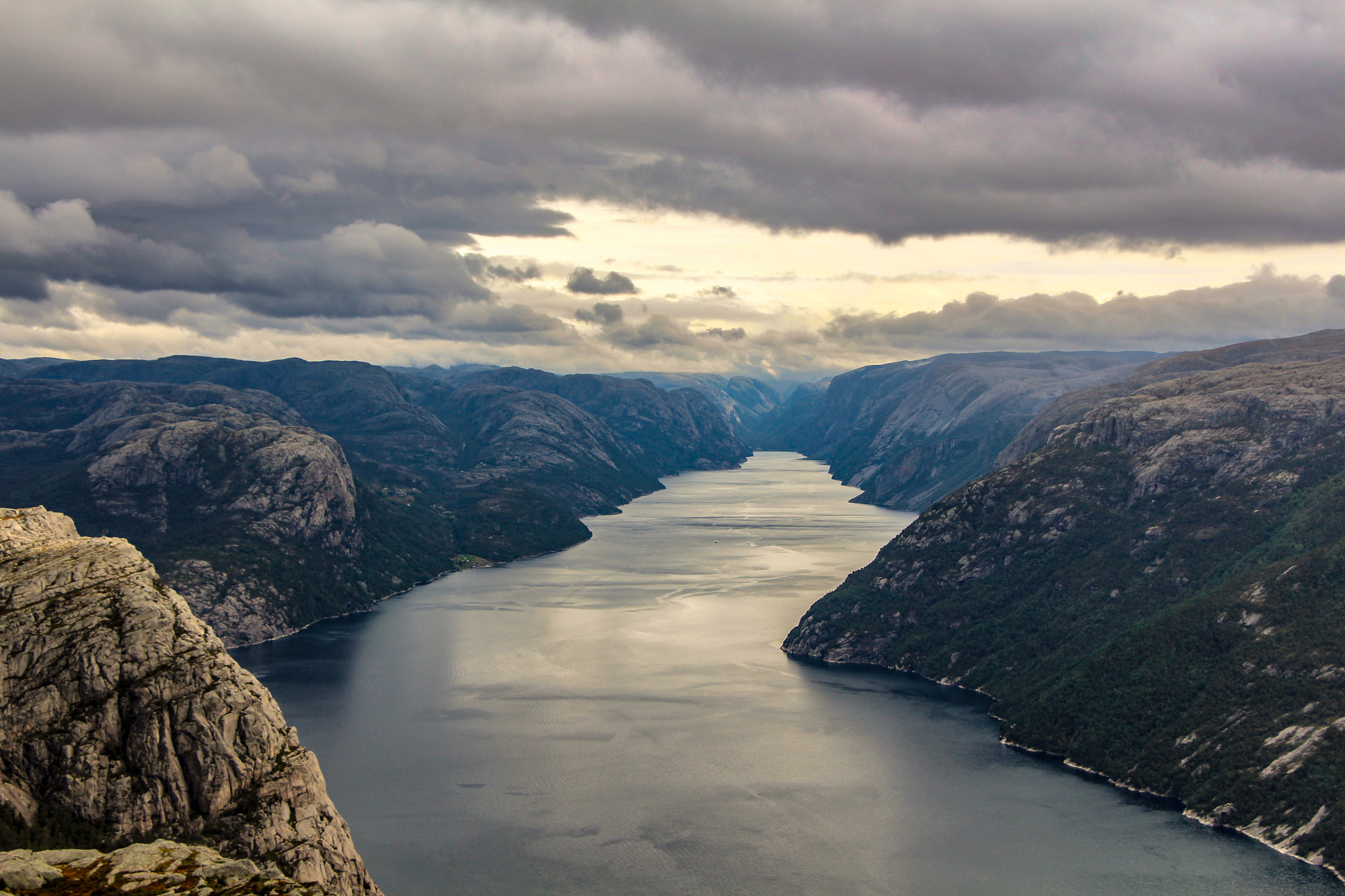 Canon EF-S 18-135mm F3.5-5.6 IS STM sample photo. Lysefjorden photography