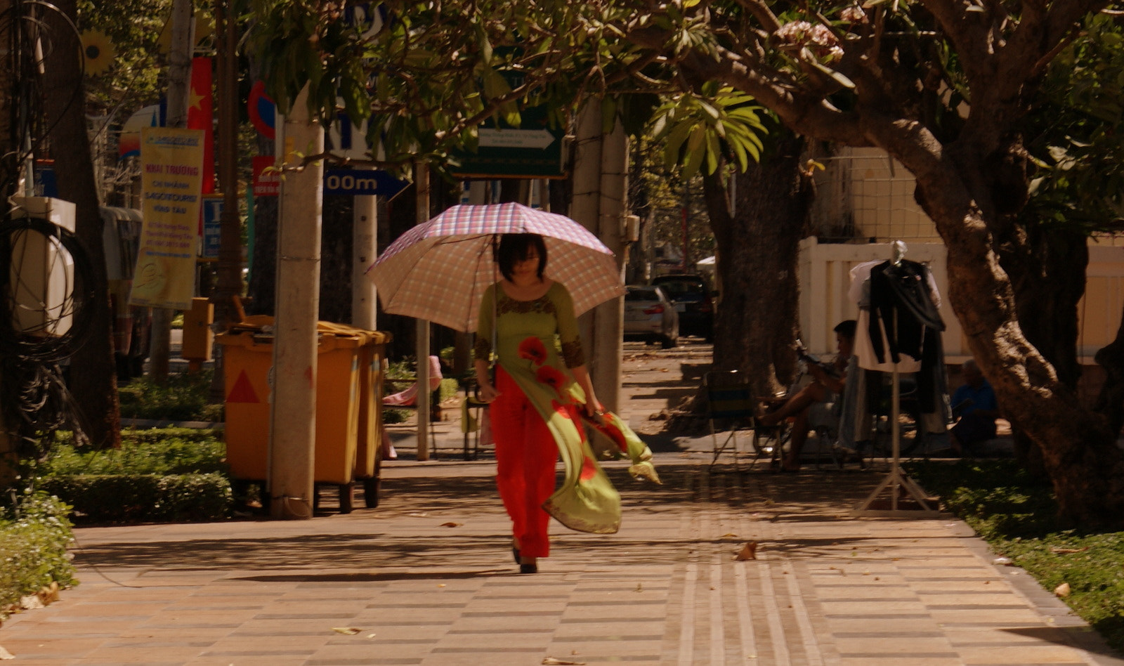 Minolta AF 28-100mm F3.5-5.6 (D) sample photo. Under the heat of vung tau photography