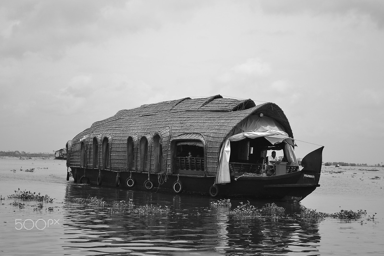 AF Nikkor 18mm f/2.8D sample photo. House boat photography