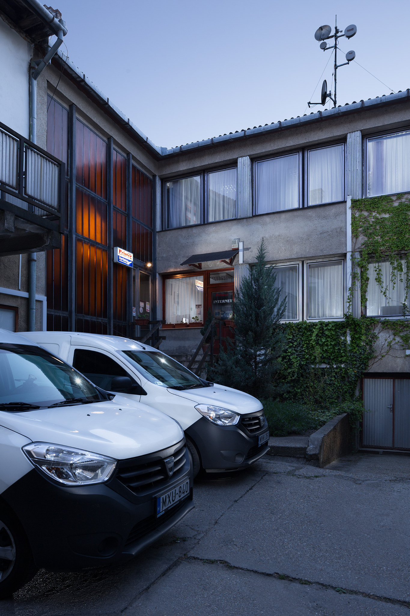 Canon TS-E 24.0mm f/3.5 L II sample photo. Inner court photography