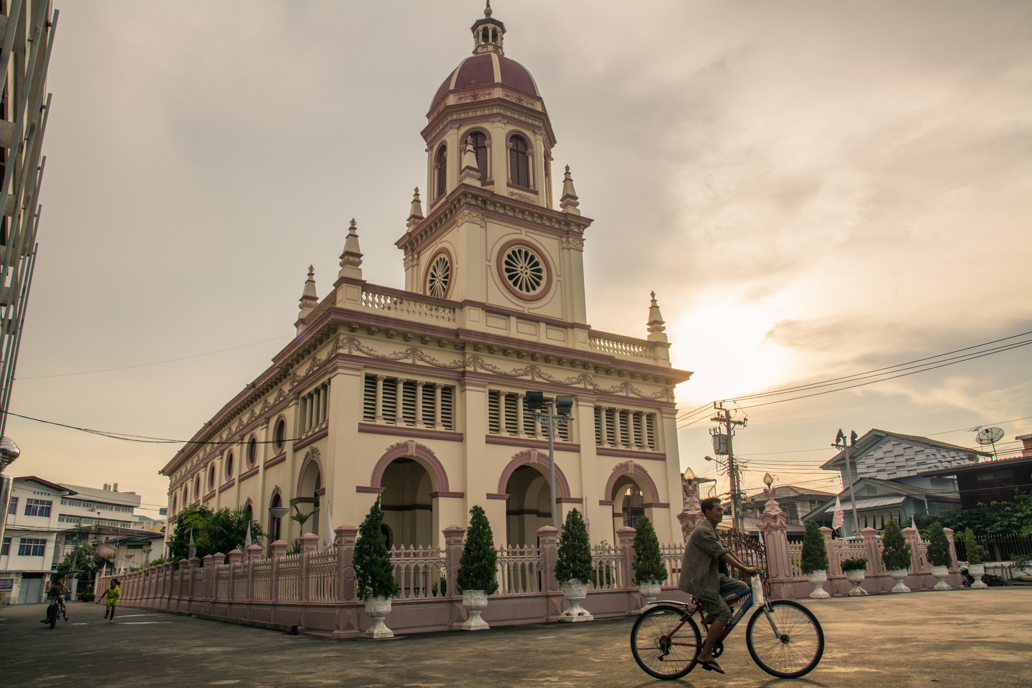 Sigma 17-70mm F2.8-4 DC Macro OS HSM | C sample photo. Santa cruz church photography