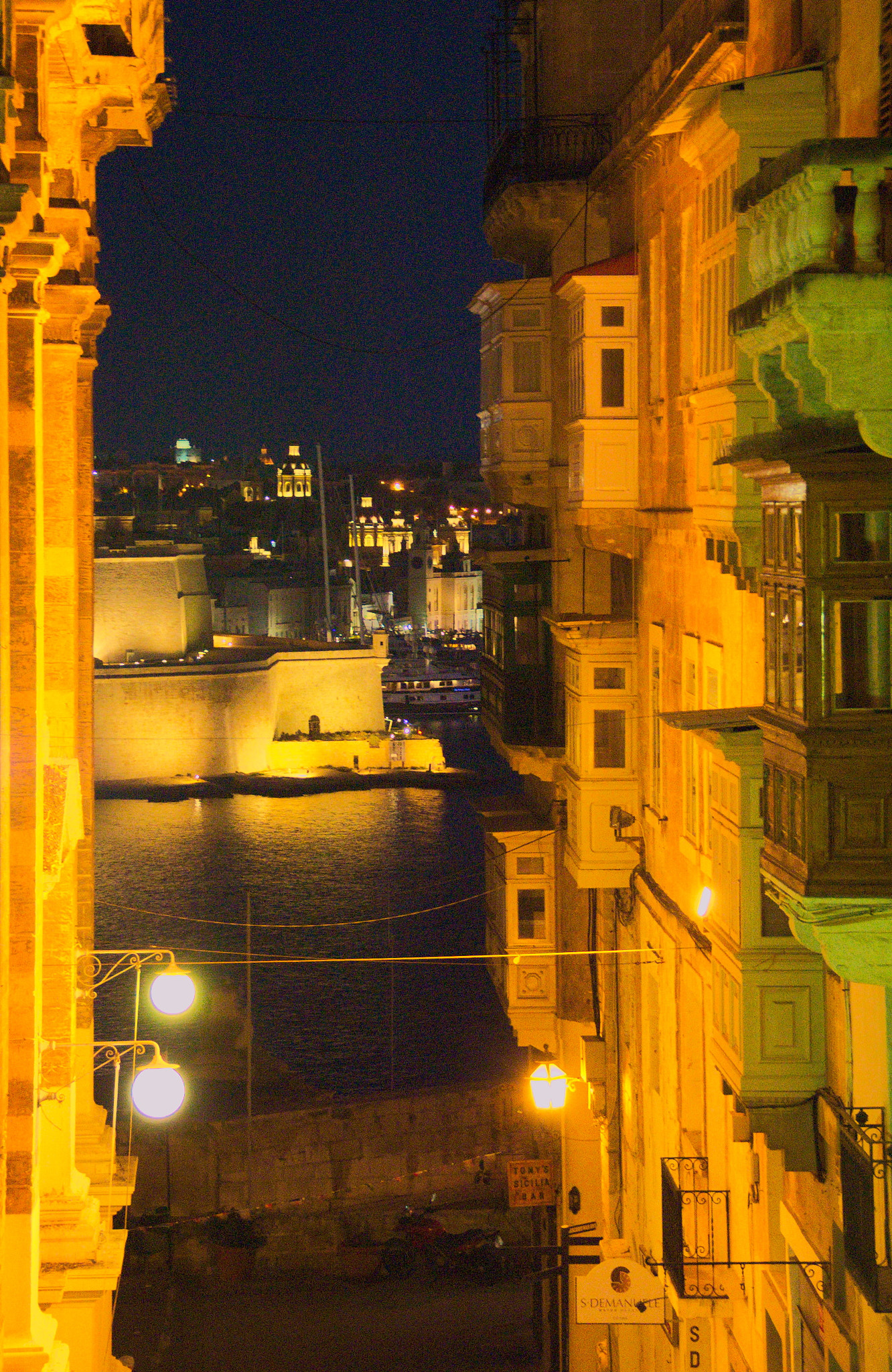 Nikon D50 sample photo. A night in valetta  photography