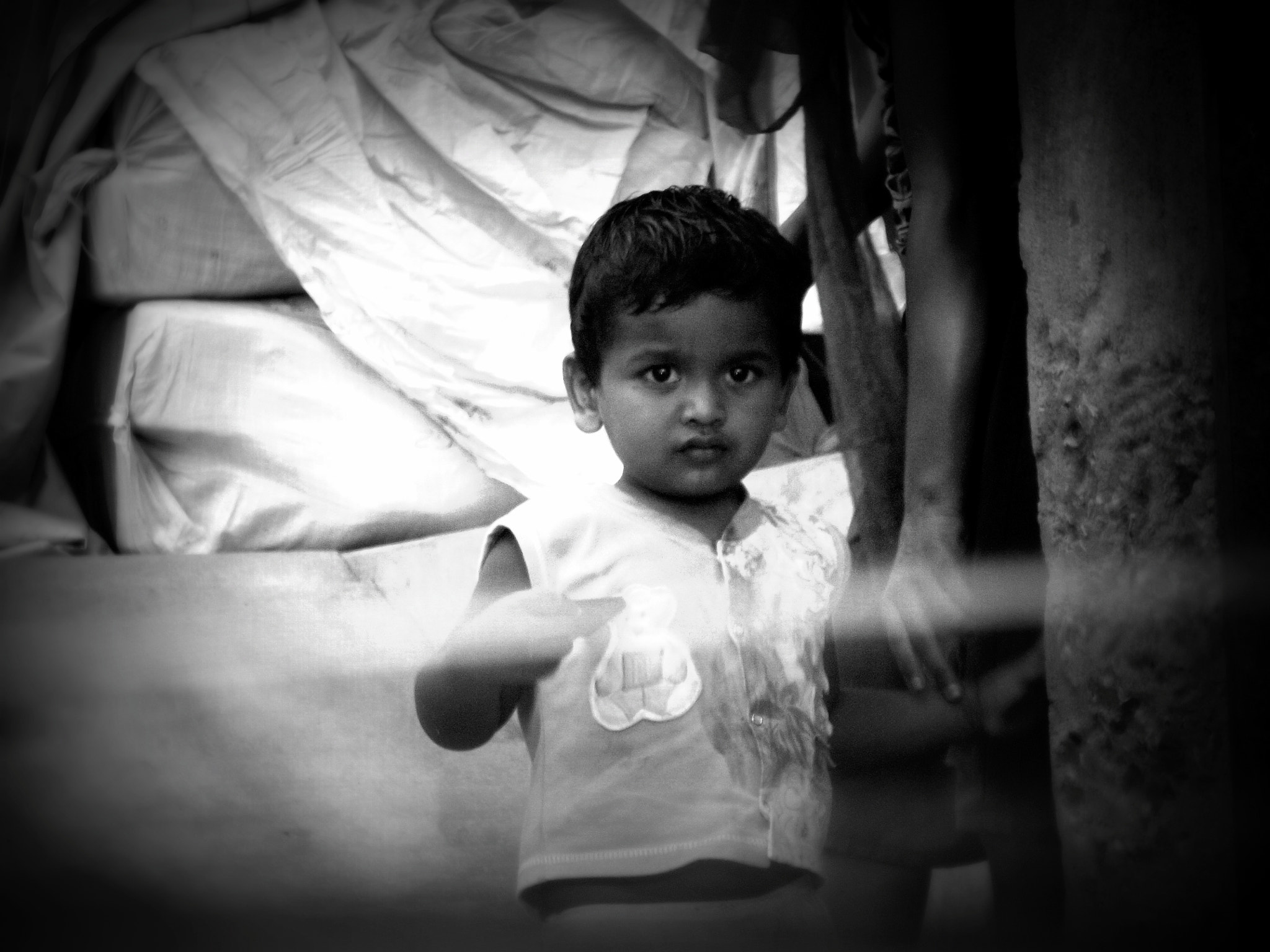 Kodak EASYSHARE M531 DIGITAL CAMERA sample photo. Curious kid with cosious mother photography