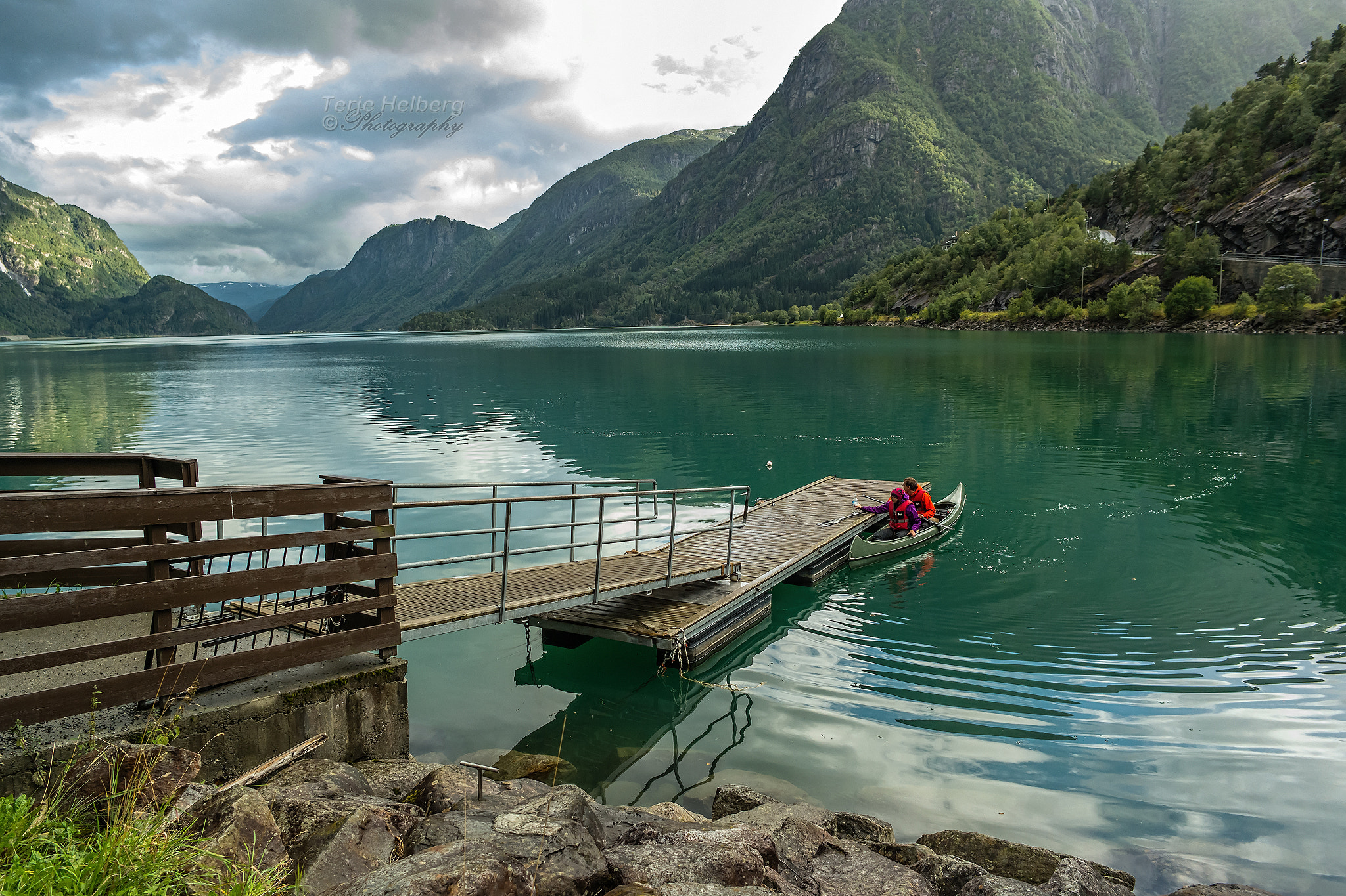 Samsung NX1000 + Samsung NX 16mm F2.4 Pancake sample photo. Canoe on calm water photography
