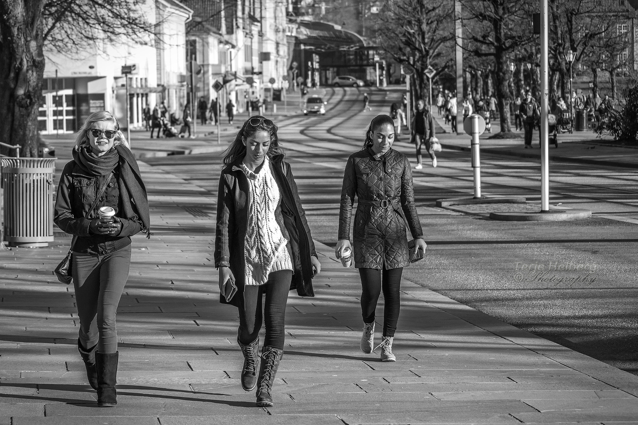 Samsung NX1000 + Samsung NX 50-200mm F4-5.6 ED OIS sample photo. Ready for some serious shopping photography
