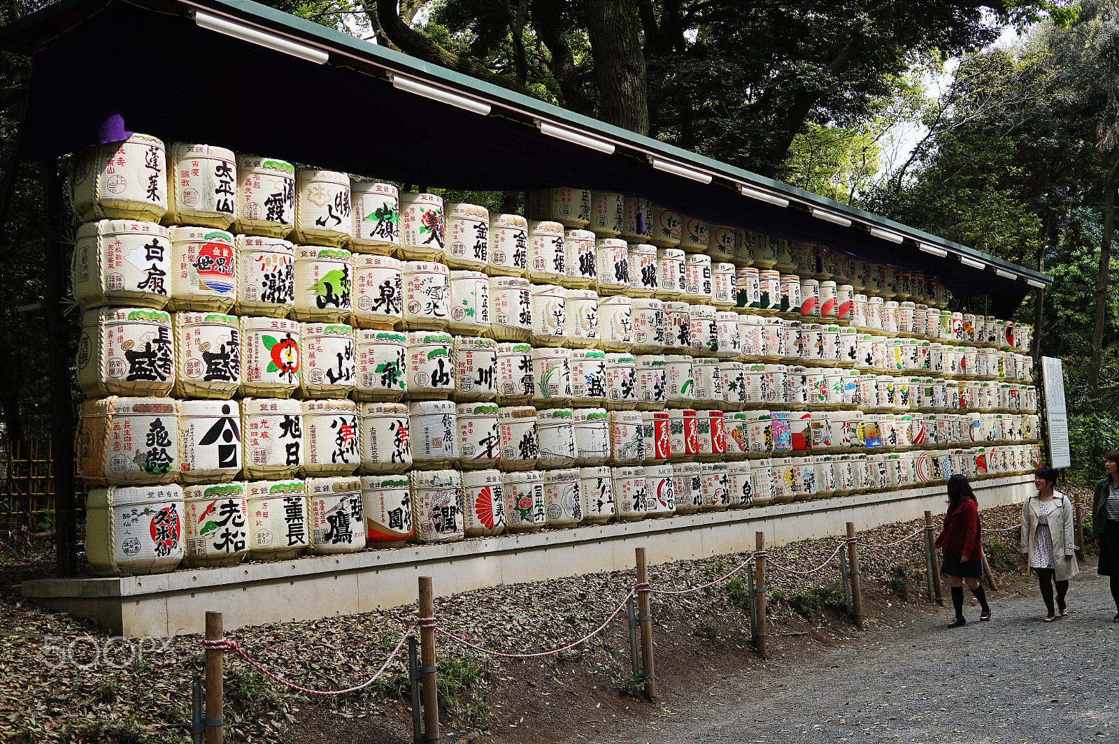 Sony Alpha a5000 (ILCE 5000) + Sigma 30mm F2.8 EX DN sample photo. Sake cask photography