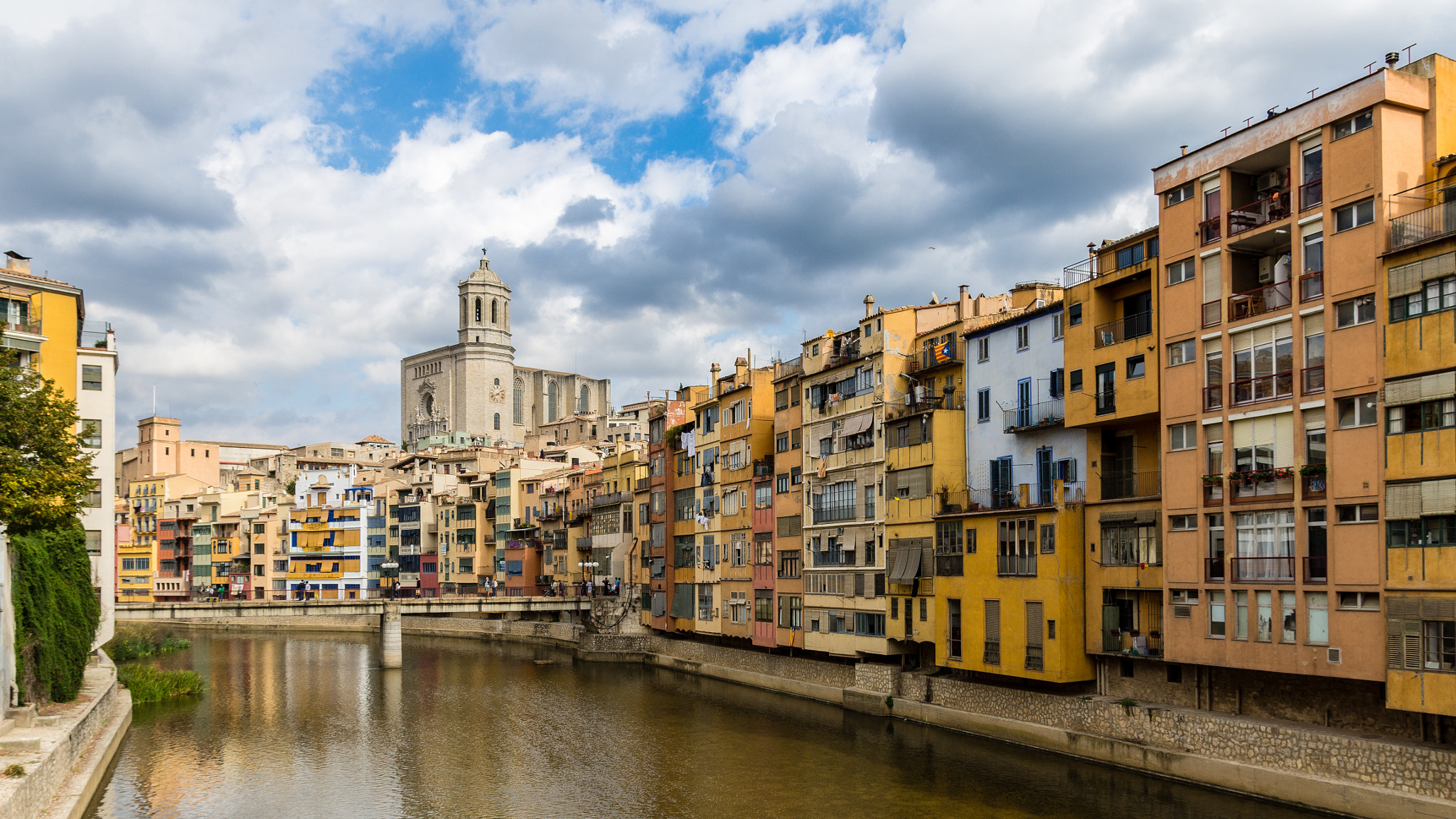 Sony Alpha DSLR-A580 sample photo. Girona photography