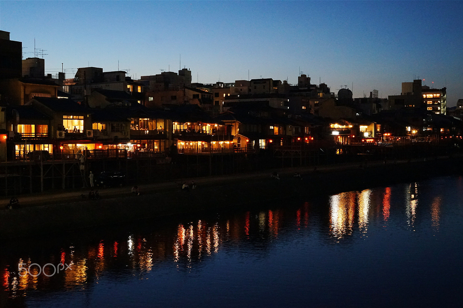 Sony Alpha a5000 (ILCE 5000) + Sigma 30mm F2.8 EX DN sample photo. Pontocho night photography