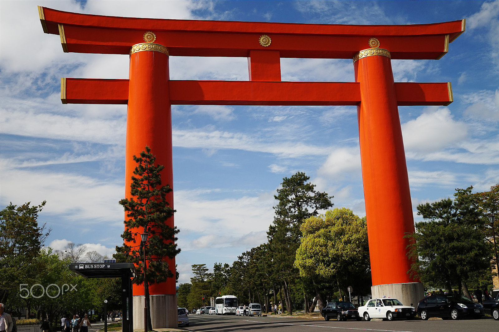 Sony Alpha a5000 (ILCE 5000) + Sigma 30mm F2.8 EX DN sample photo. Heian shrine jingu torii gate photography