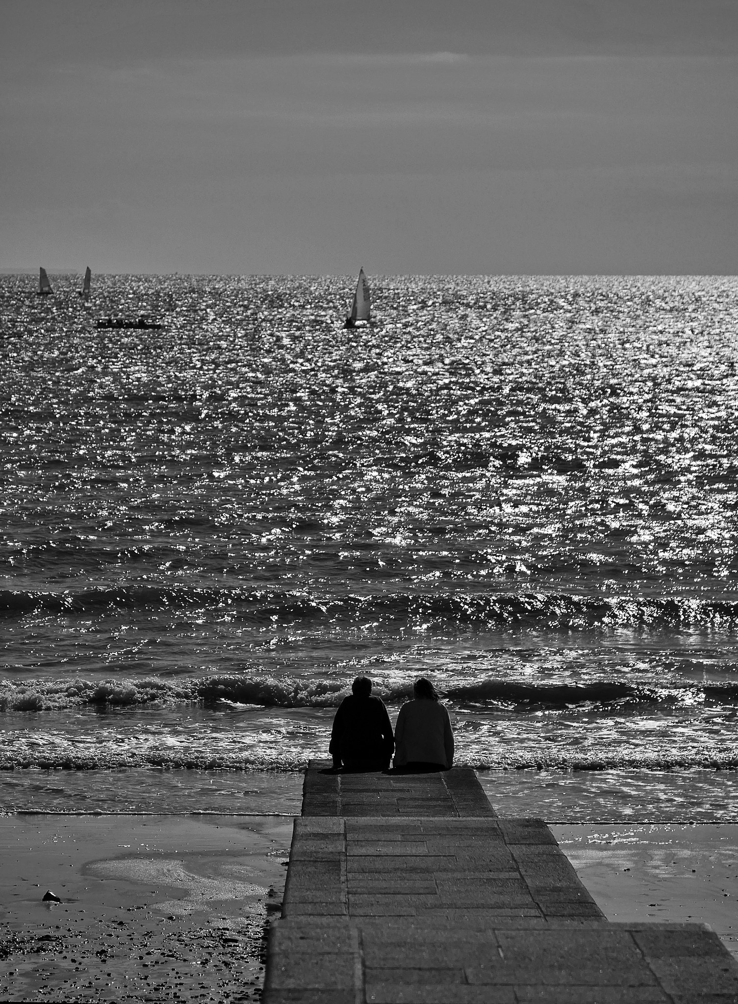LUMIX G VARIO 35-100/F4.0-5.6 sample photo. Just sitting and watching. photography